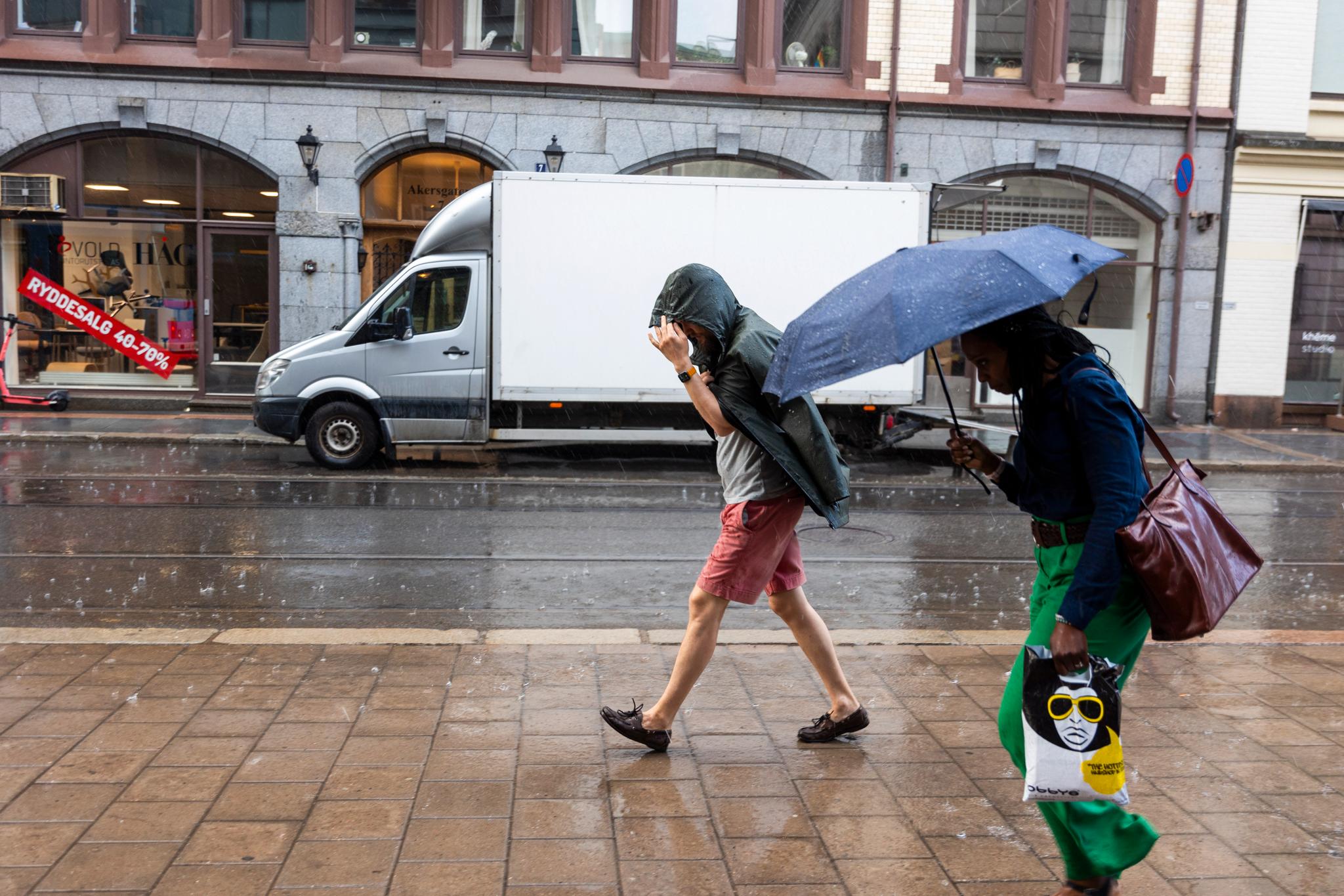 Juli skal by på flere regnværsdager. Her fra en regntungt kveld i Oslo i slutten av juni. 