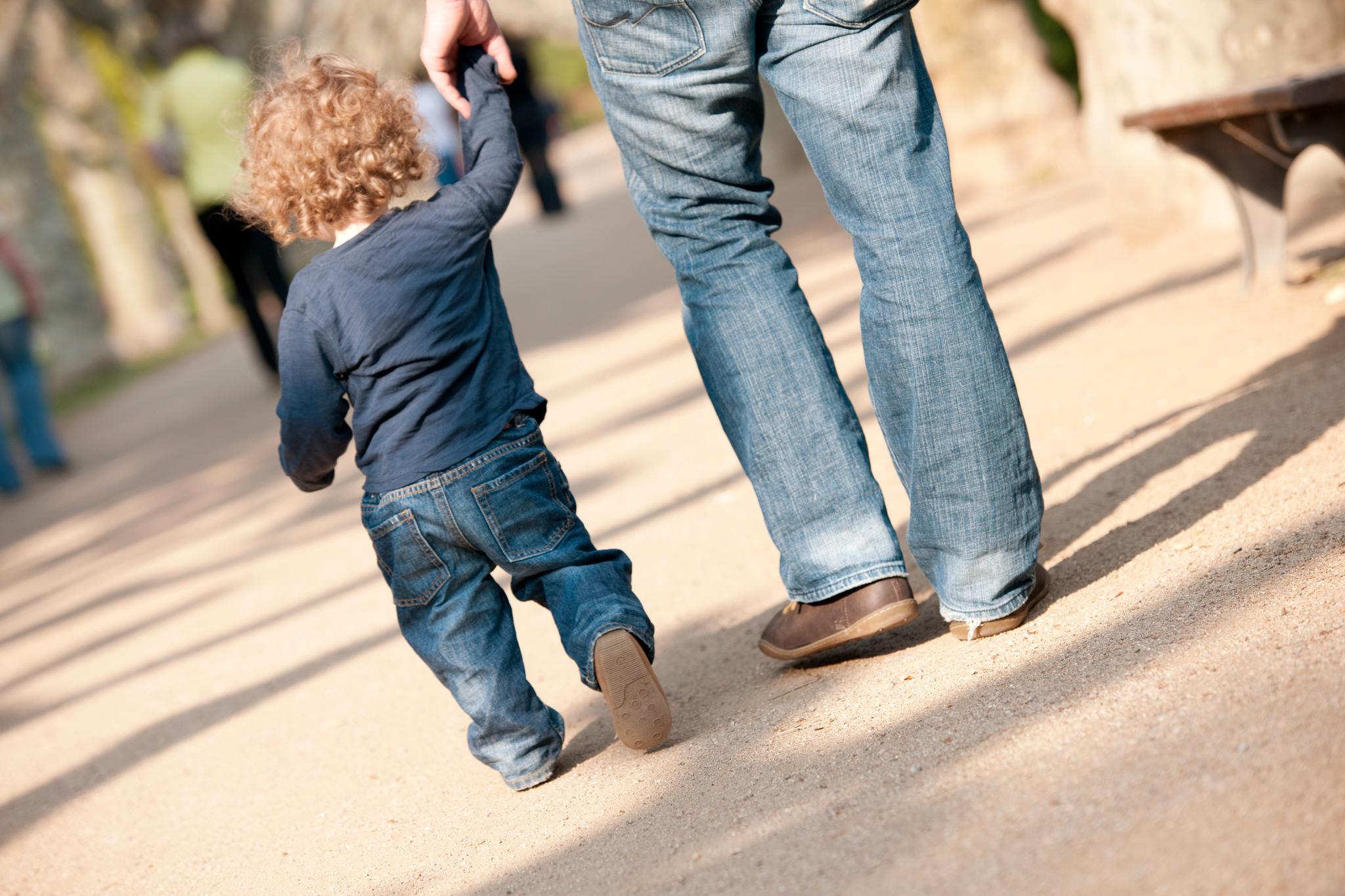 Lang foreldrepermisjon for fedre er bra for relasjonen mellom barnet og far. Og det er bra for likestillingen at far er omsorgsperson hjemme, understreker forskerne.