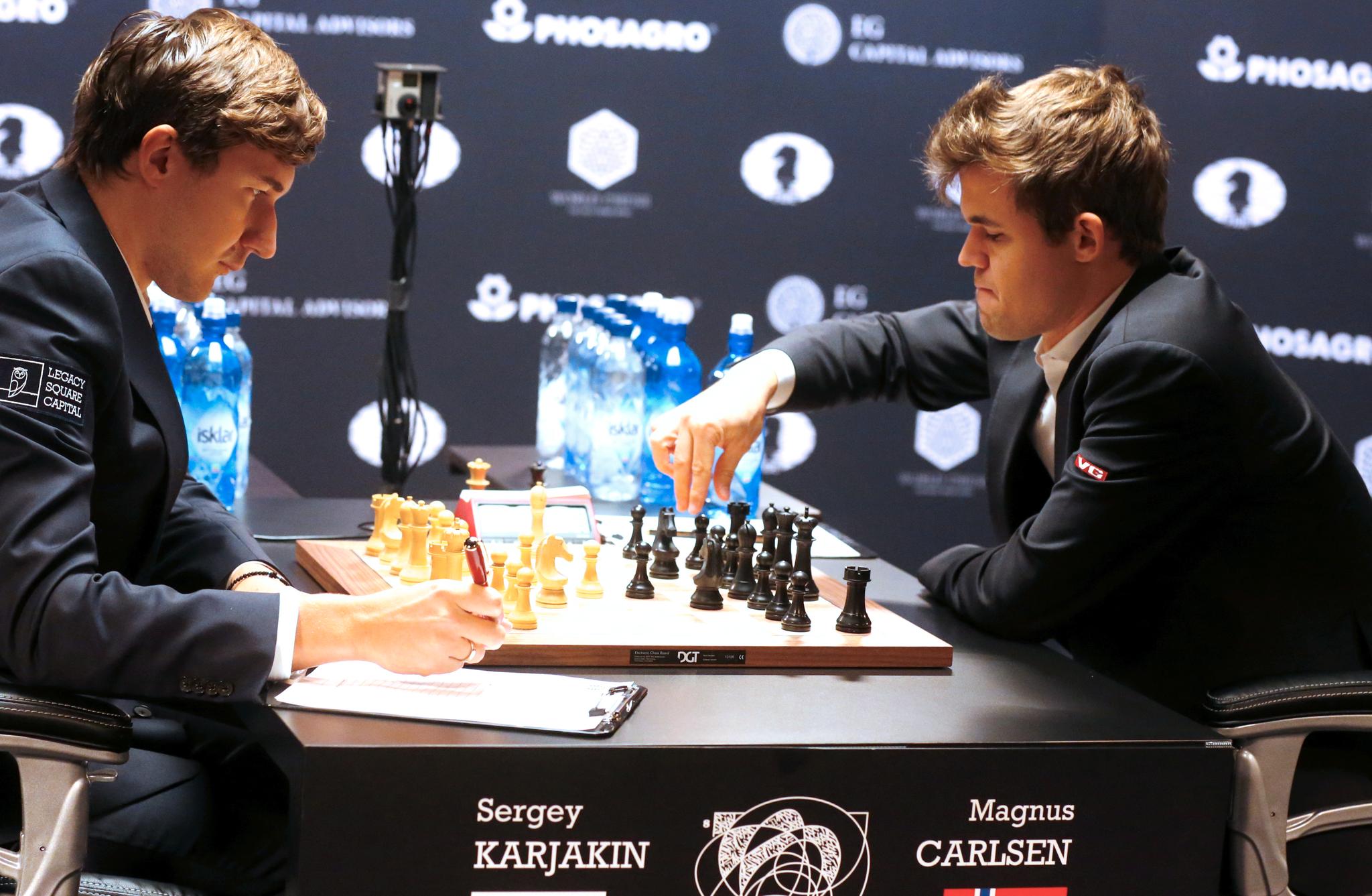 VM-MATCH: Sergej Karjakin og Magnus Carlsen i VM-oppgjøret i 2016.