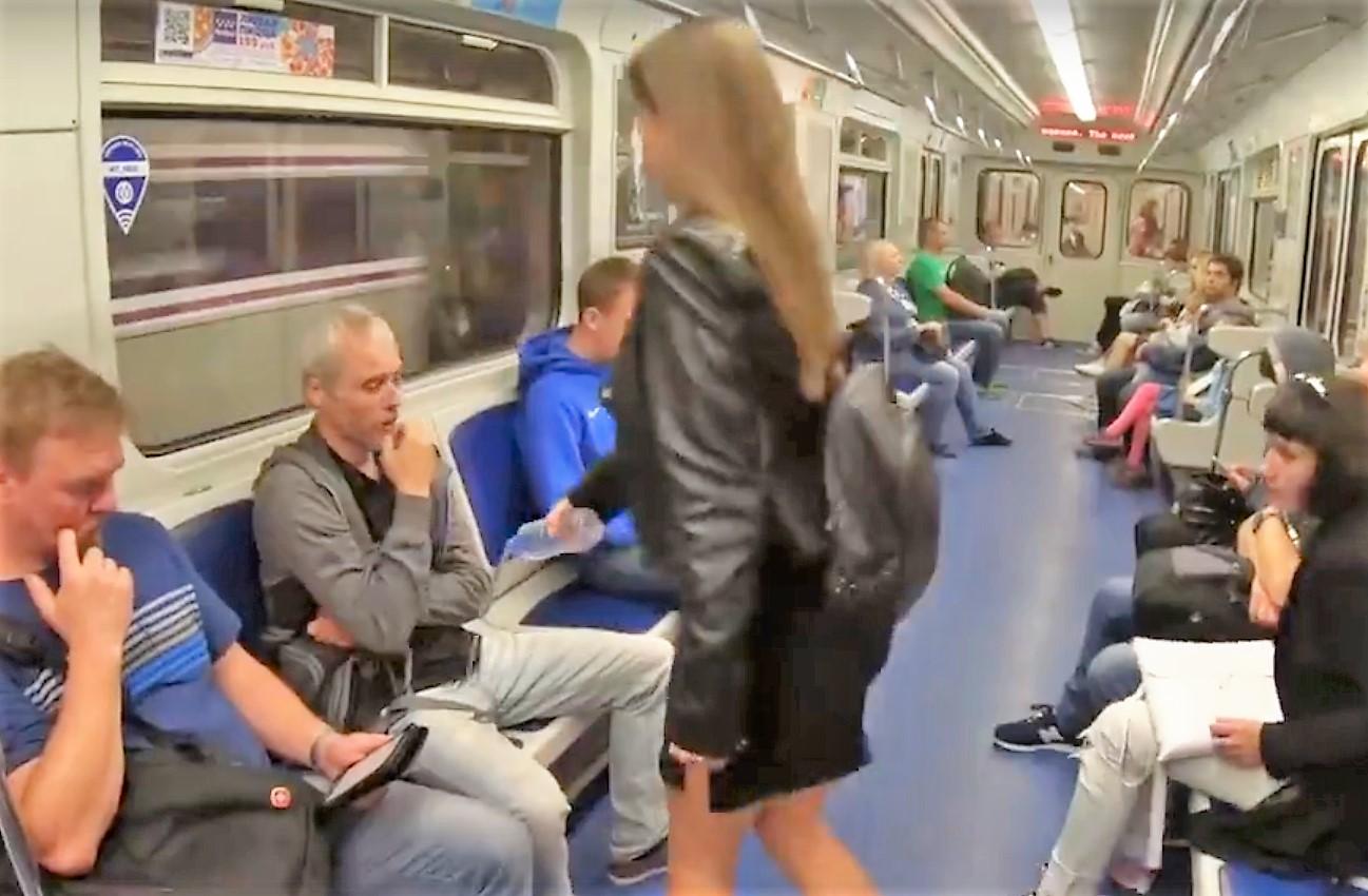 Fra den falske videoen til Dovgaljuk, som ble presentert som en aksjon mot menn som spredte bena på metroen i St. Petersburg. 