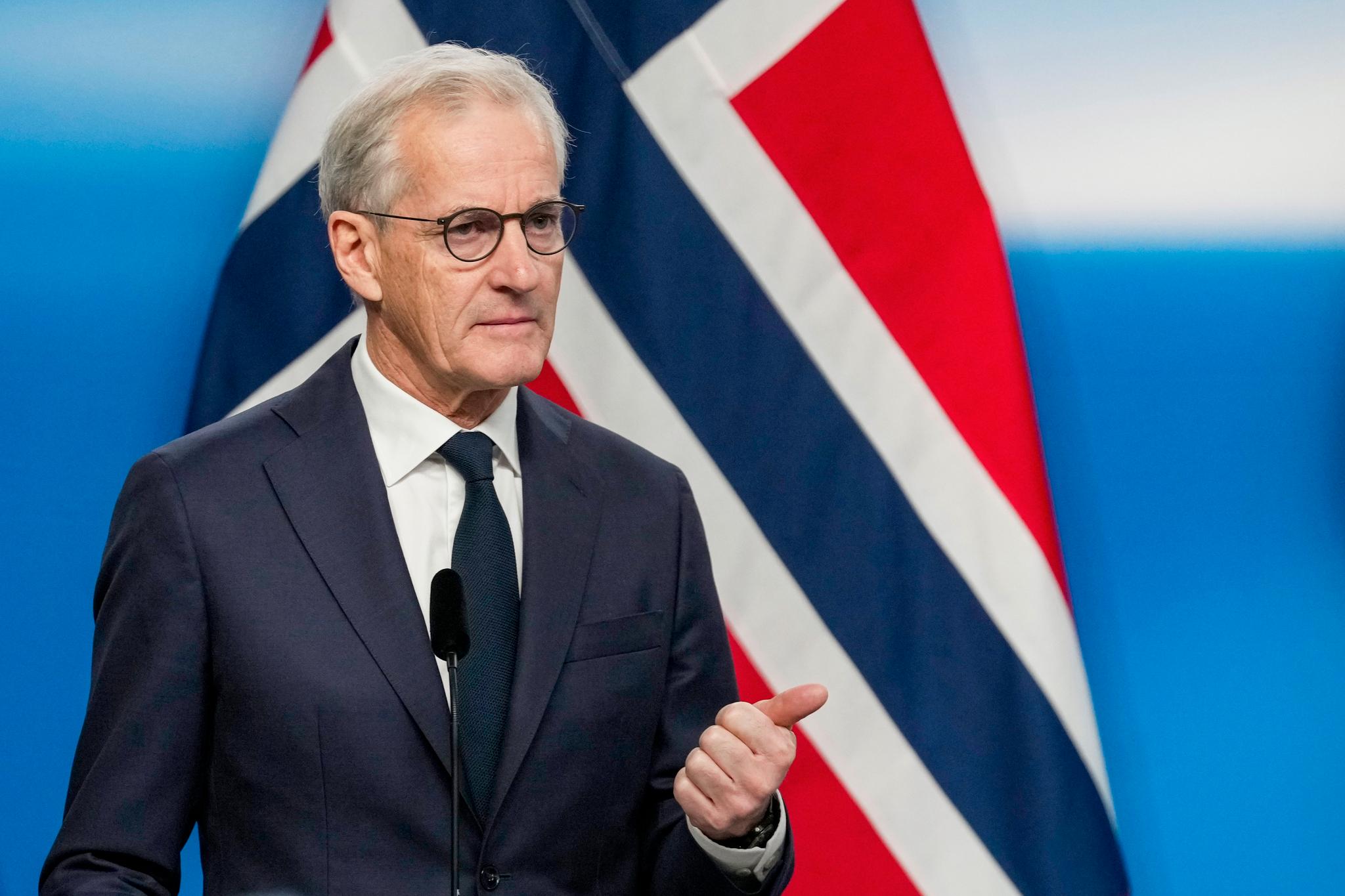 Svenskene refser Støre for norgespris i Riksdagen