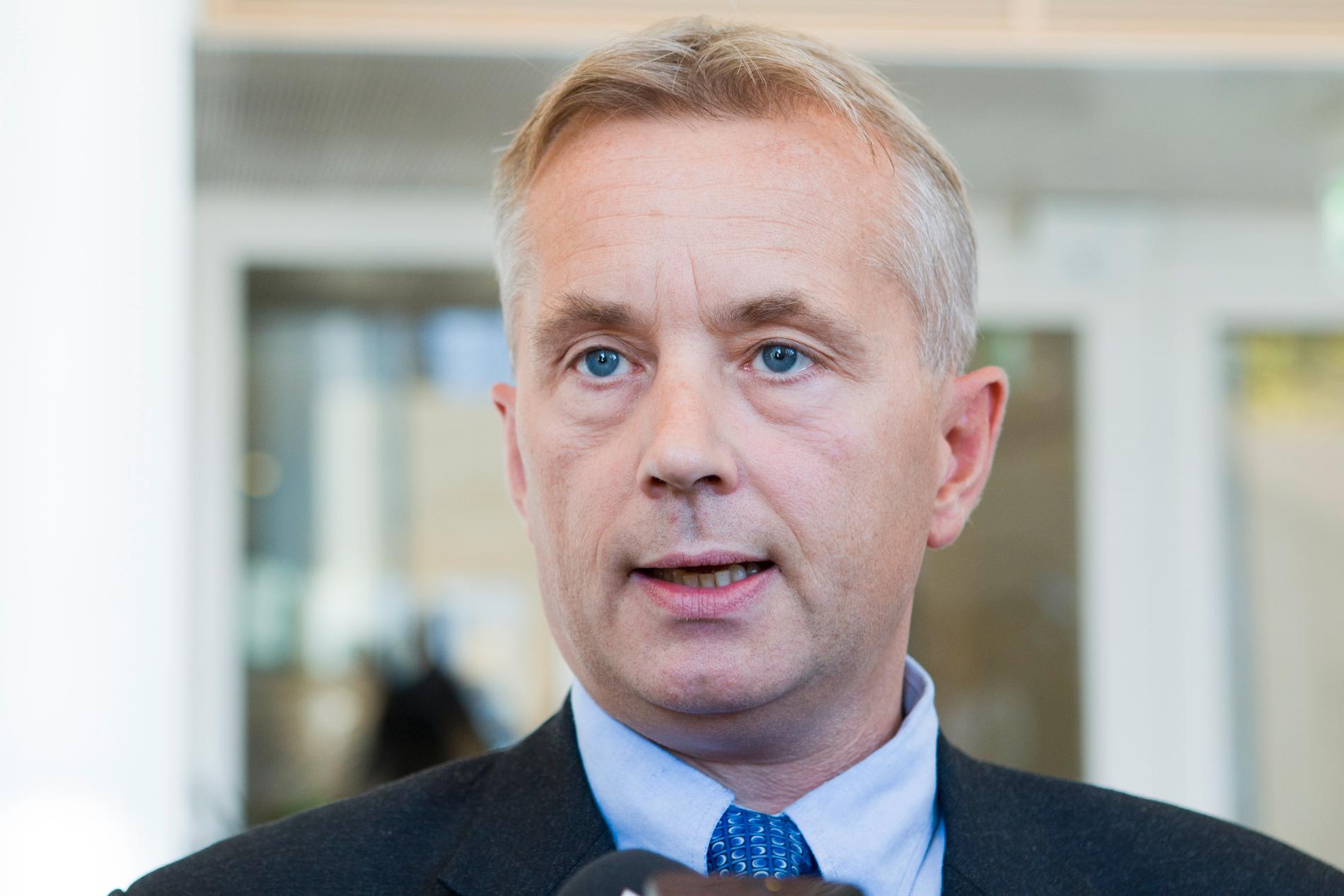 Justisminister Knut Storberget får skarp kritikk for ikke å ha iverksatt tilstrekkelige tiltak mot voldtekter.