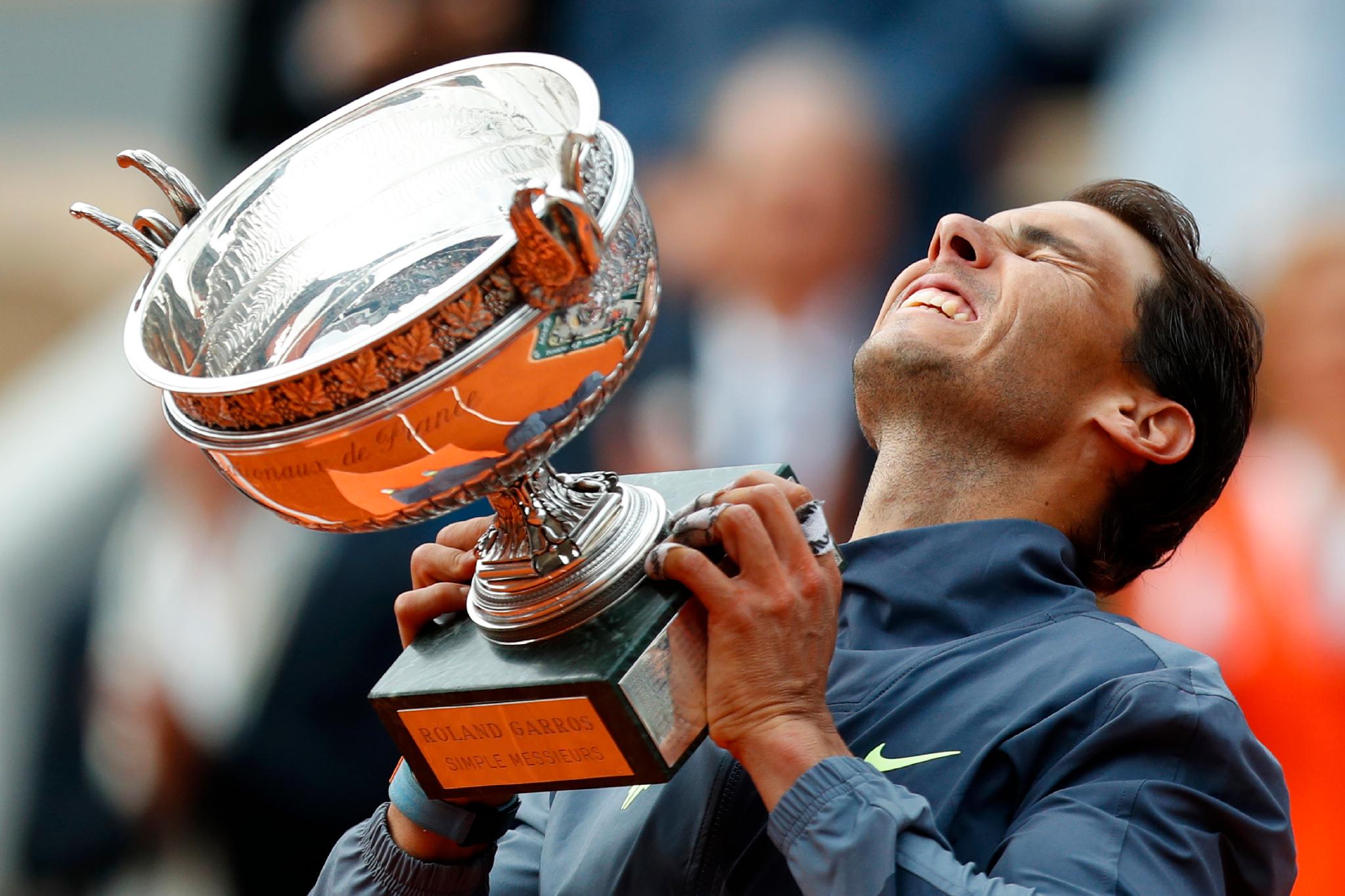GRUSKONGEN: Nadal har løftet trofeet i Frankrike 13 ganger, senest i 2020. Totalt har han vunnet 21 Grand Slams.