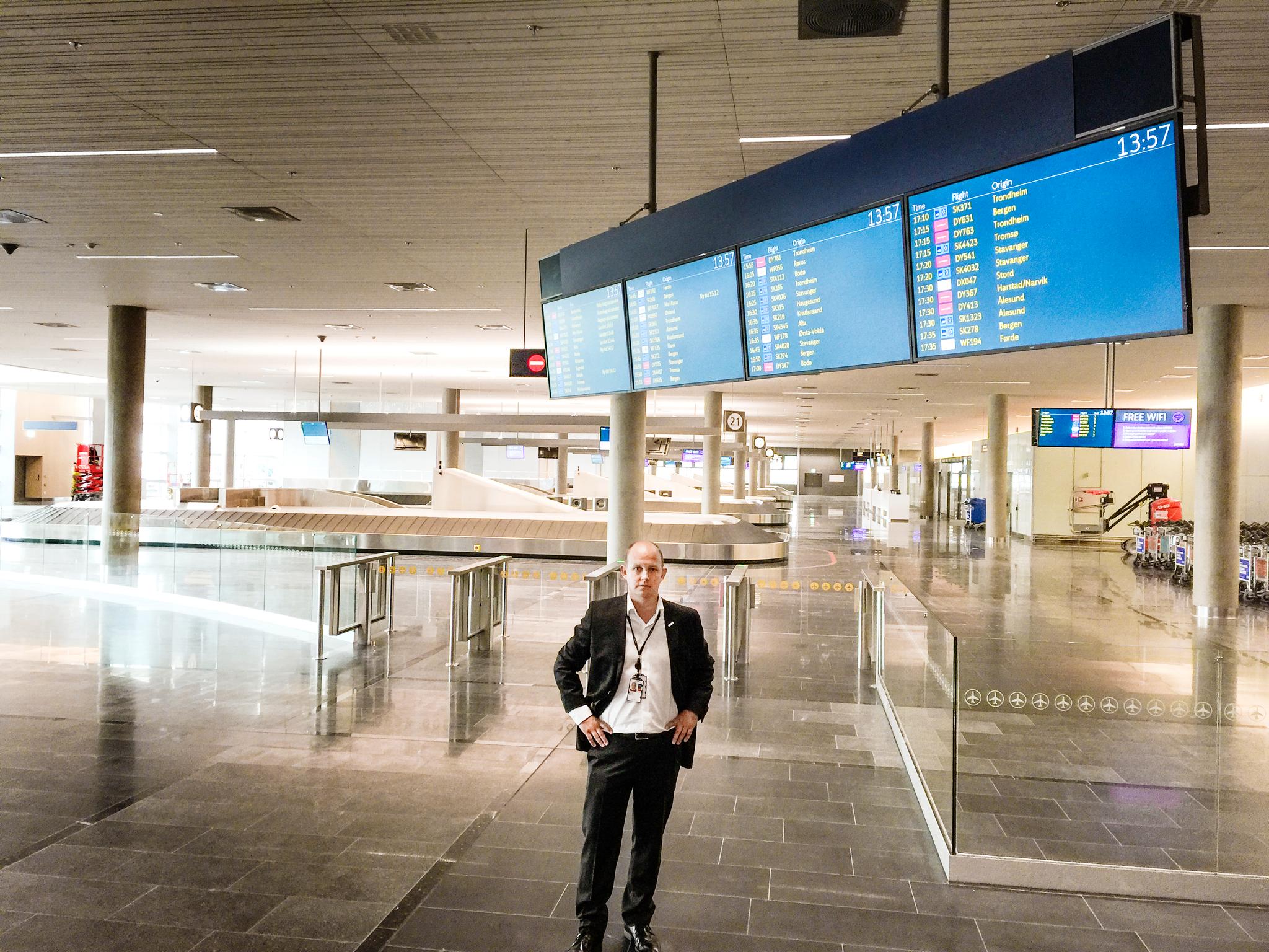 Dette blir den nye ankomsthallen for innlandsreisende på Oslo Lufthavn. Den testes torsdag og fredag, og er i full drift fra lørdag av.