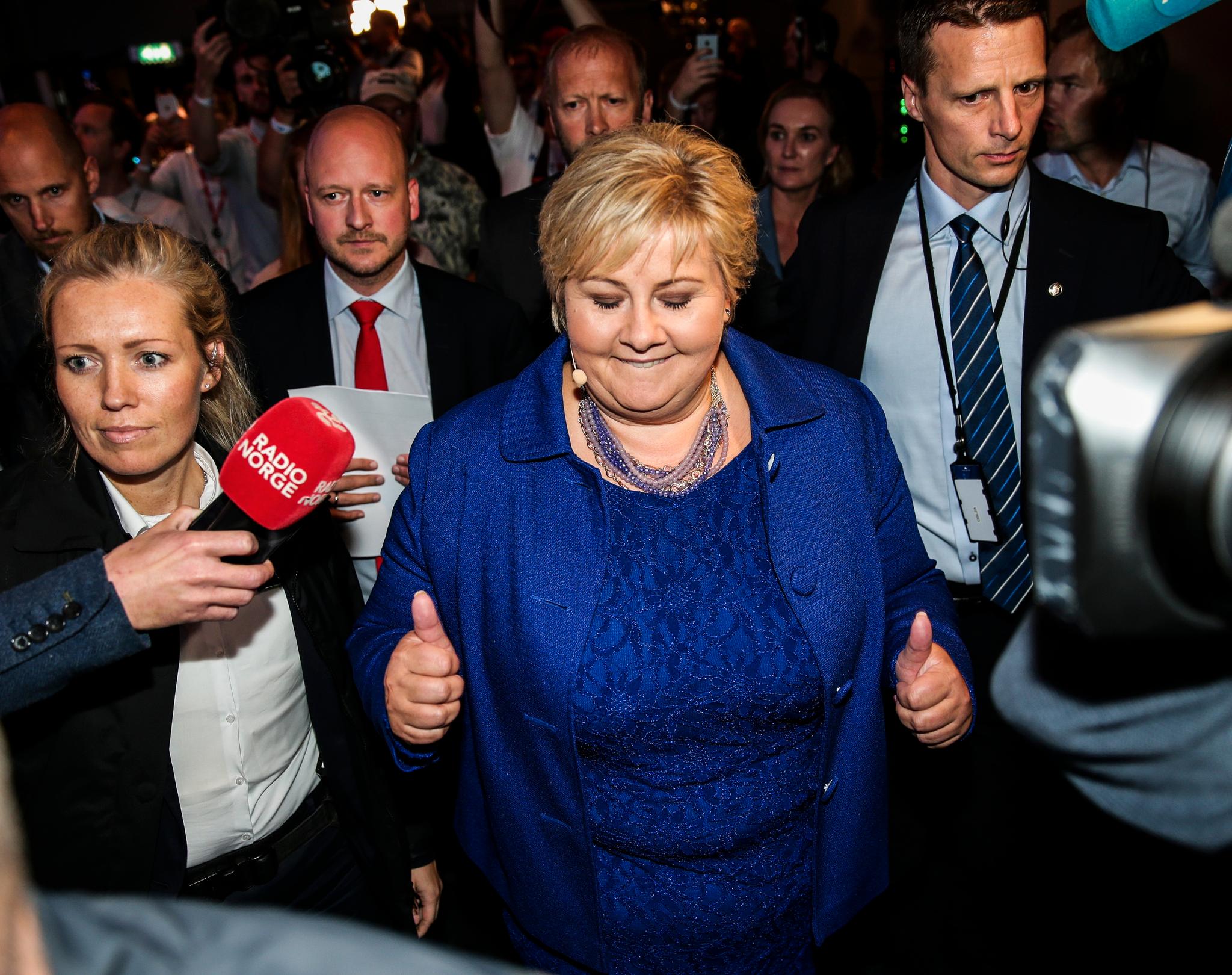 Statsminister Erna Solberg (H) feiret på Høyres valgvake mandag kveld. Tirsdag starter planleggingen av veien videre.
