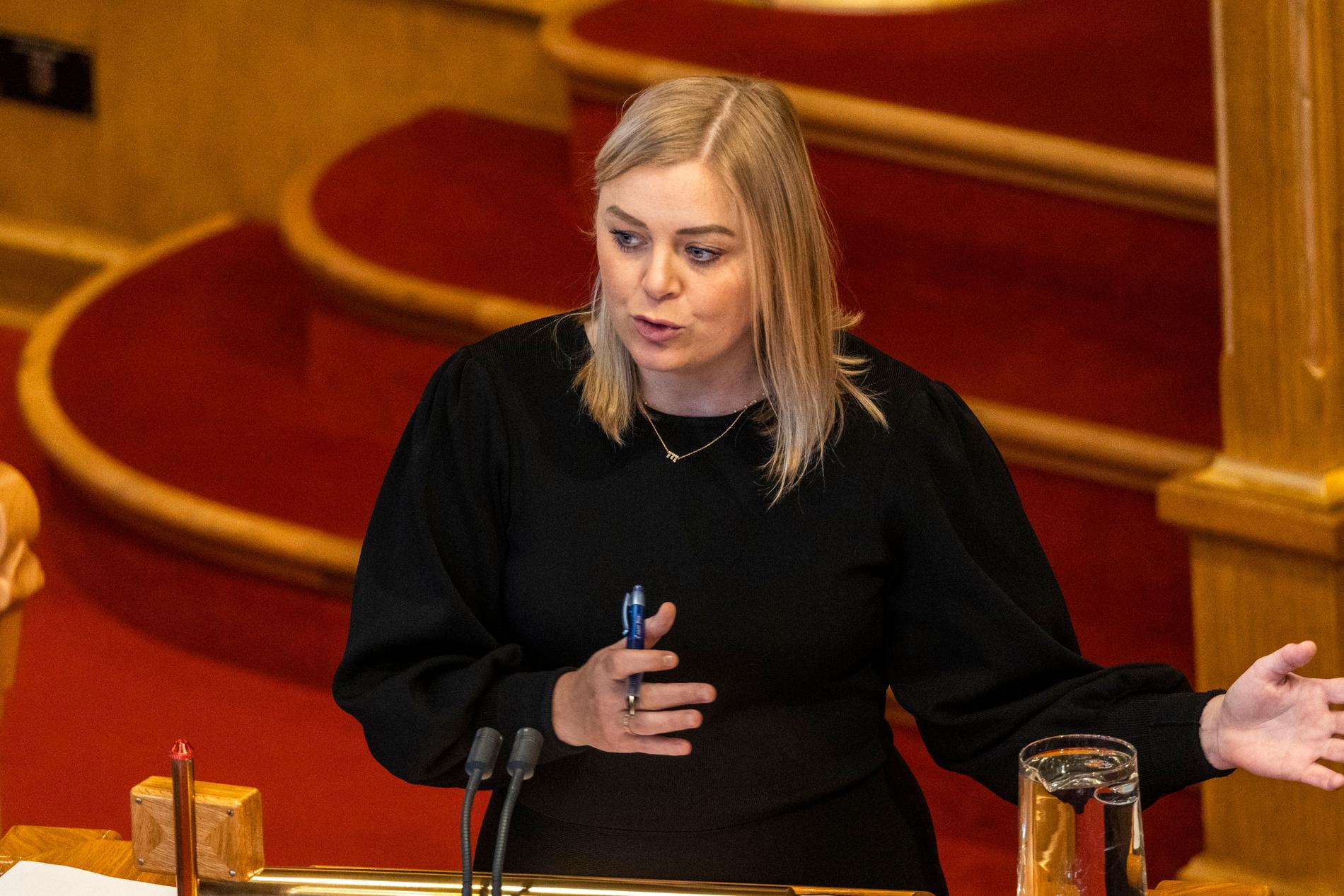 Nestleder i Høyre, Tina Bru, er tilbake fra foreldrepermisjon og måtte svare i NRKs politisk kvarter fredag morgen.