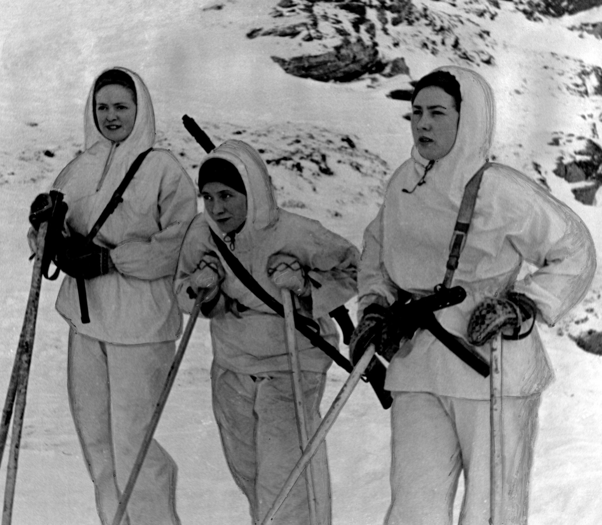 Finnmark, 1945. Frivillige lotter kom for å hjelpe den nødstedte befolkningen etter at tyskerne hadde brent ned de fleste hus og forlatt stedet.