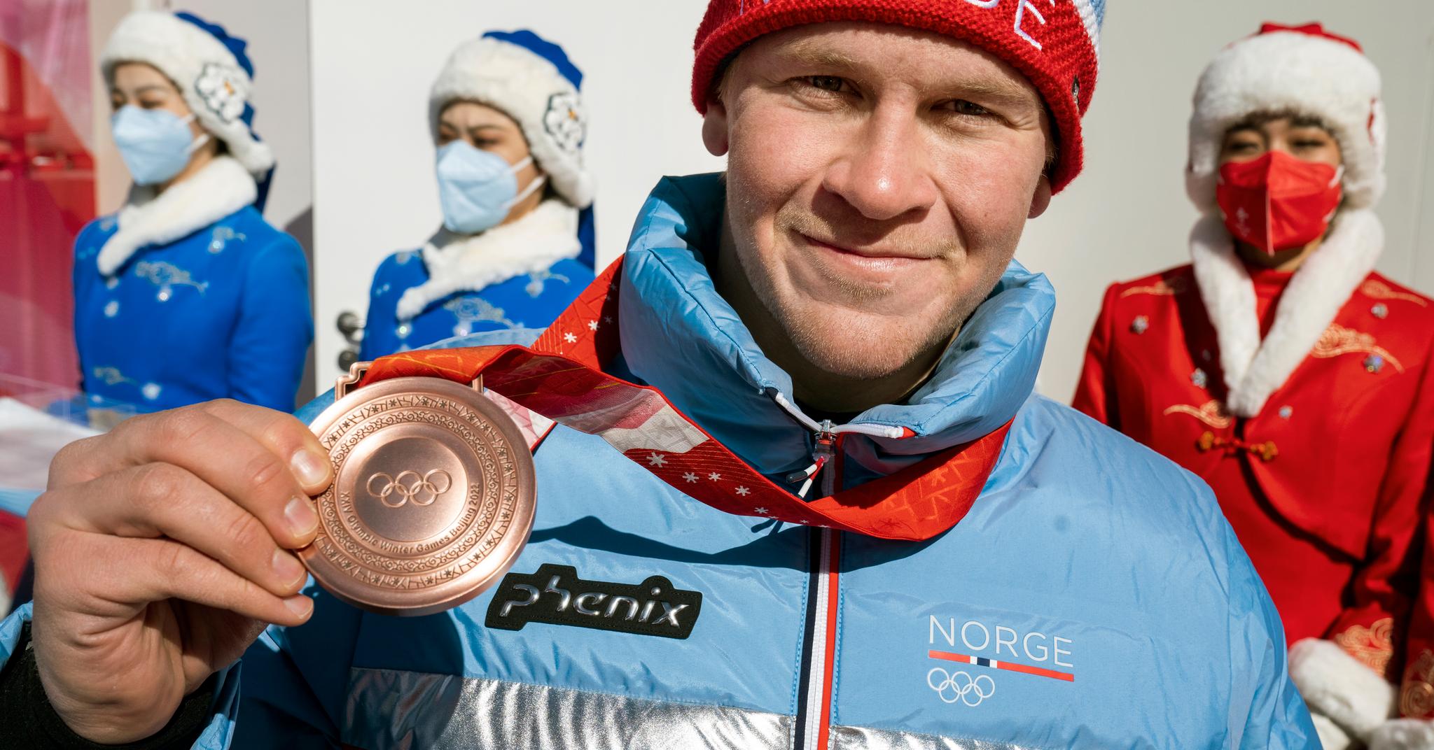 Timon Haugan vant bronse i lagkonkurransen i Beijing-OL. Nå er han klar for et nytt mesterskap.
