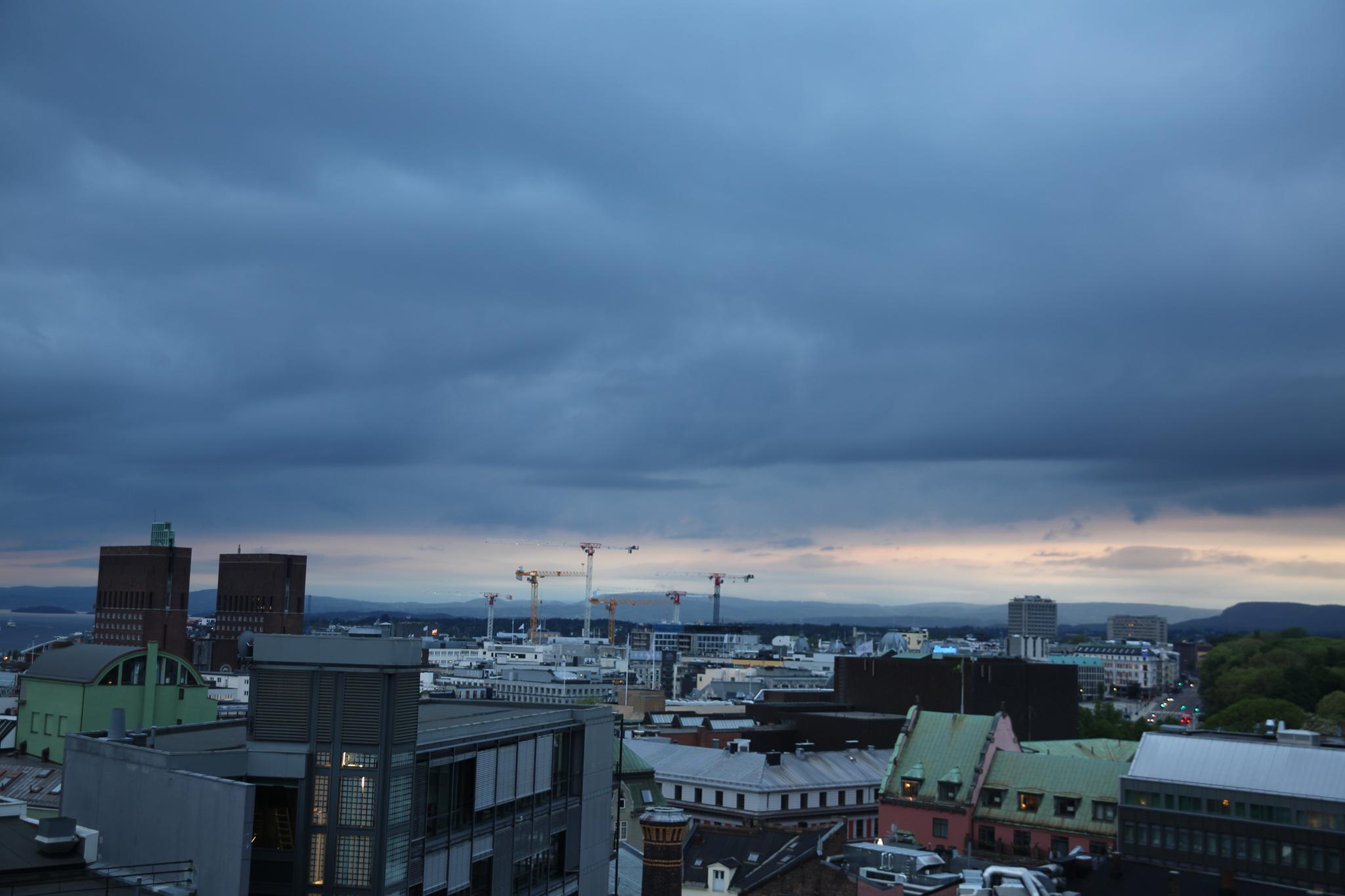 Til tross for forrige ukes sommervær truer regnværsskyene over Oslo mandag kveld.