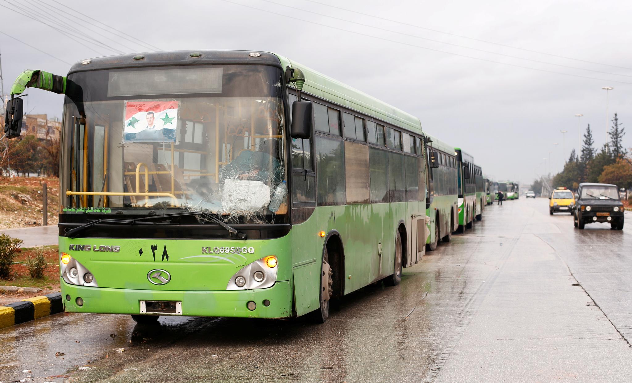 De grønne bussene som skulle evakuere sivile og opprørere fra Aleppo onsdag morgen. returnerte noen timer senere tomme fra byen.