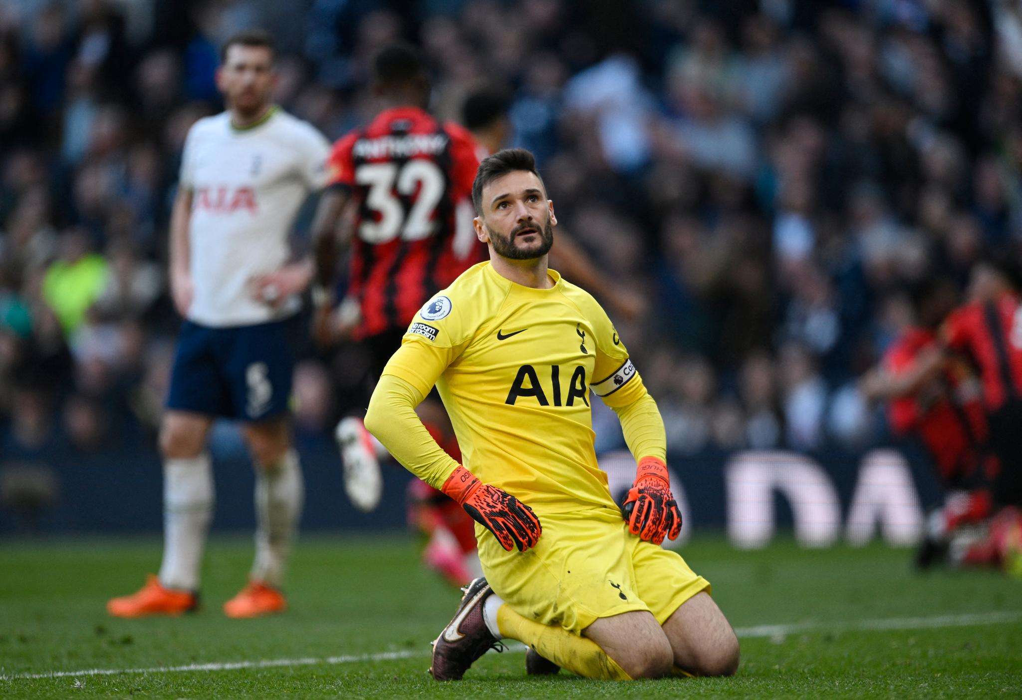 BETENKT: Tottenham-kaptein Hugo Lloris etter at Bournemouth scoret sitt tredje mål for dagen i Premier League-kampen lørdag.