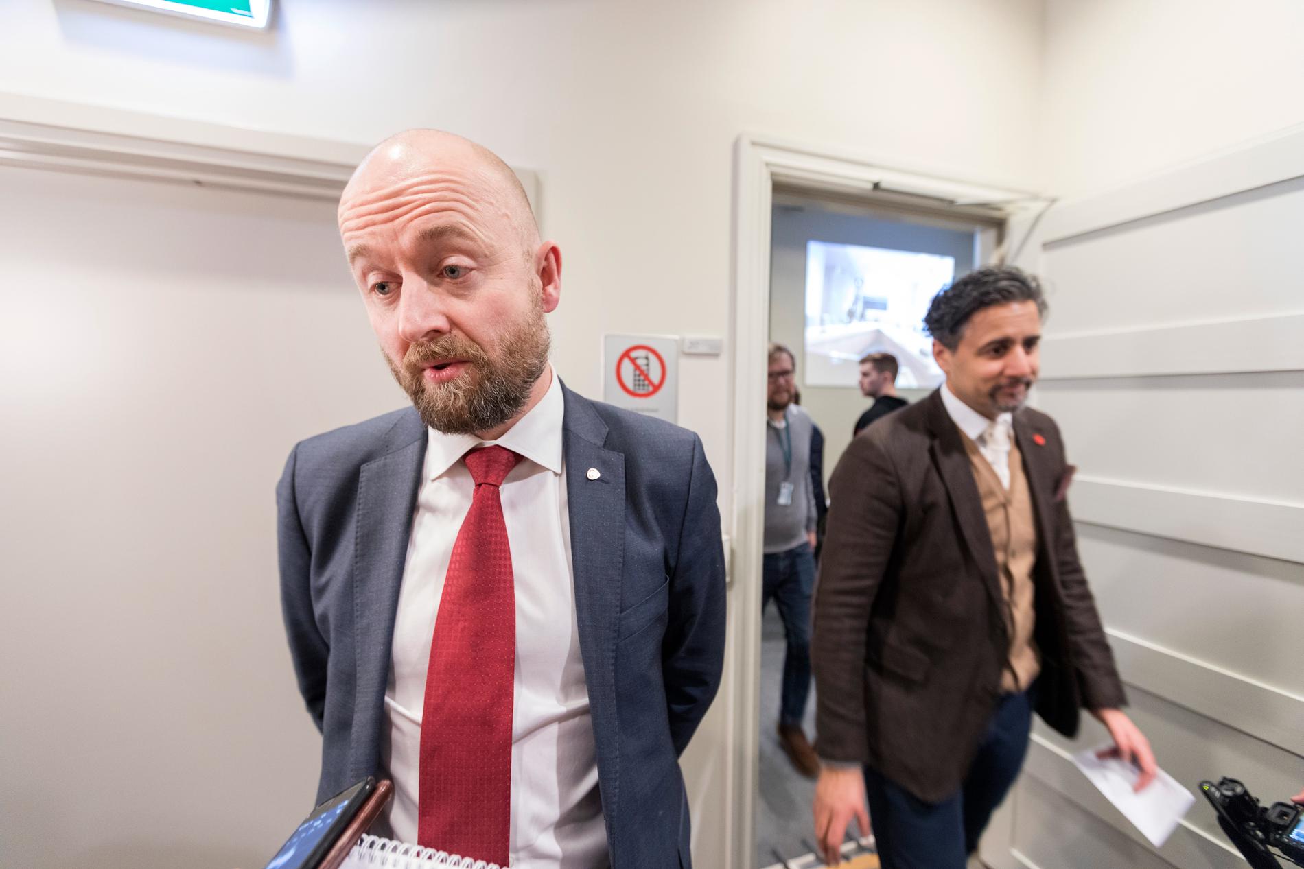 Eirik Sivertsen (til v.) trekker seg som kandidat til Stortinget i 2021 etter at partiet har konkludert med at han har brutt retningslinjene mot seksuell trakassering. 