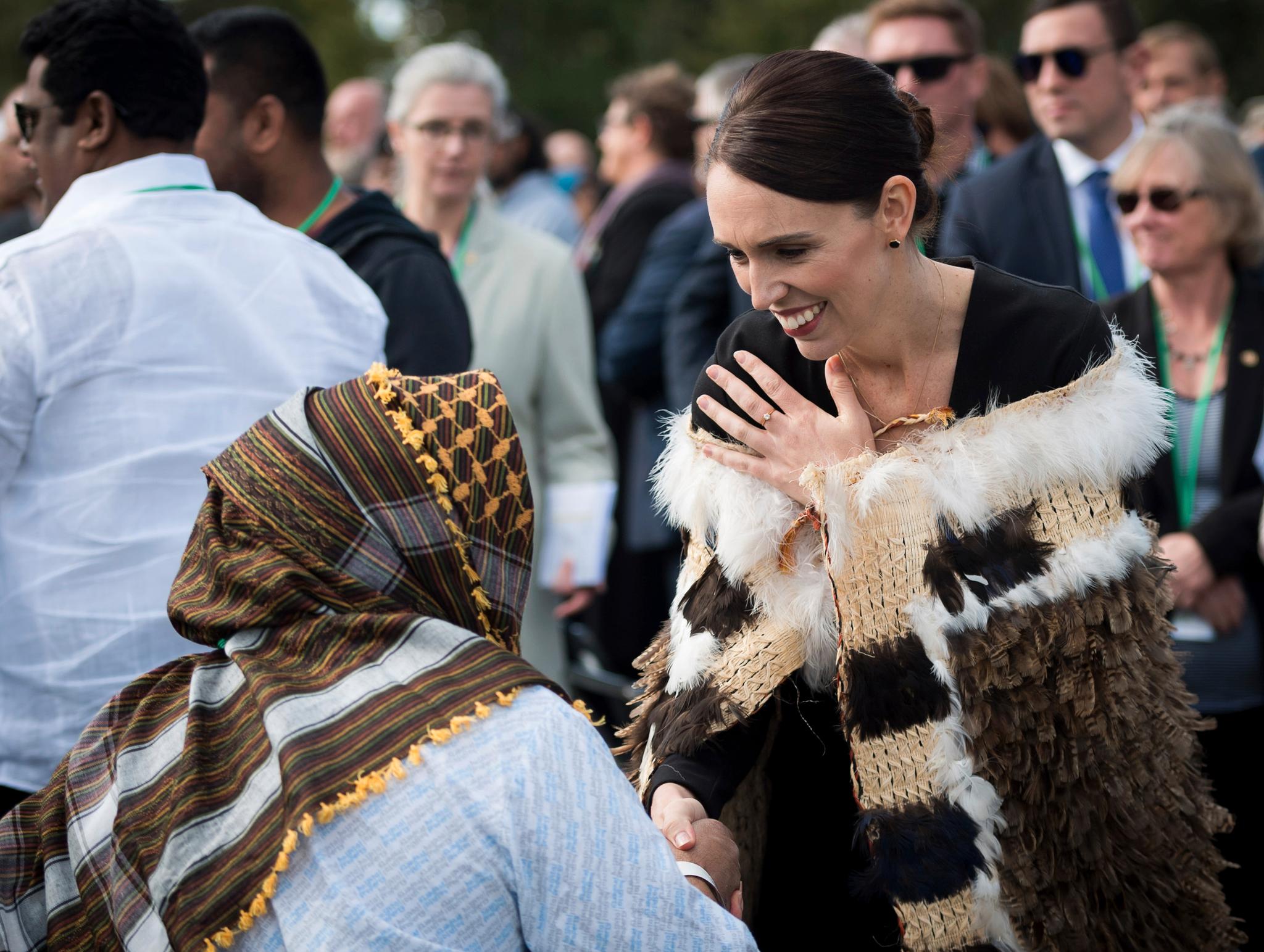 Statsminister Jacinda Ardern møtte flere av muslimene i Christchurch etter minnemarkeringen for de drepte i terrorangrepet for to uker siden. 