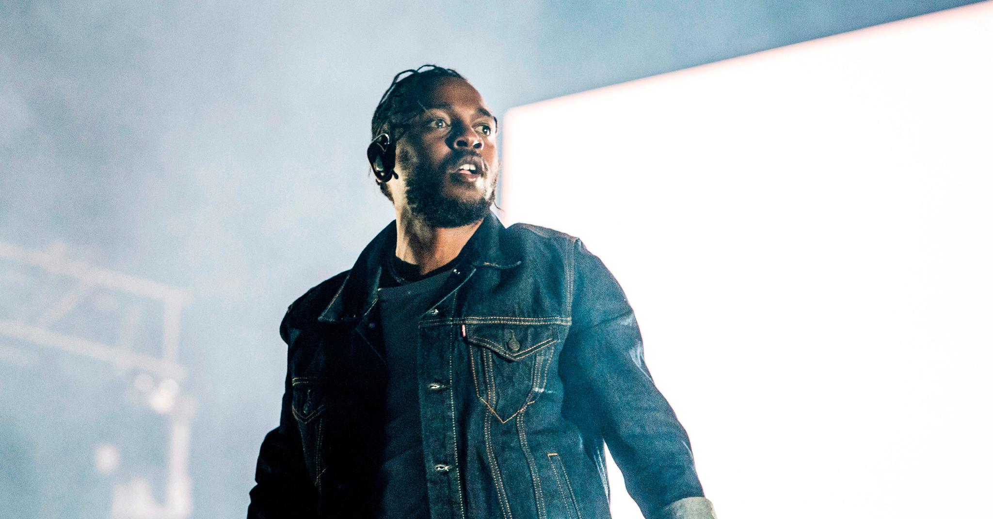 Kendrick Lamar har blant annet fått Pulitzerprisen i musikk for tekstene sine. Torsdag spiller han på Øyafestivalen i Oslo.