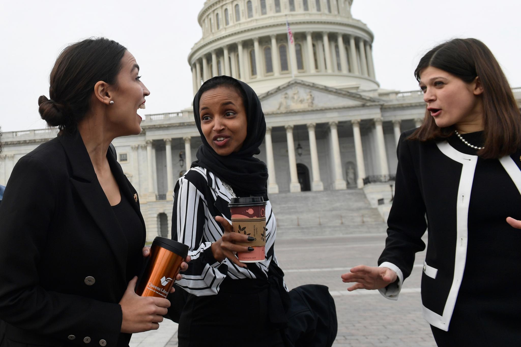De nye kvinnene i Kongressen har endret det politiske klimaet i Washington. Her er Alexandria Ocasio-Cortez, Ilhan Omar, og Haley Stevens.