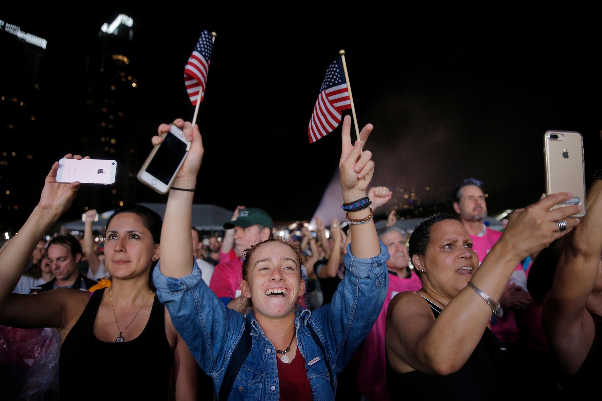 Høy stemning på Clinton-arrangement lørdag kveld i Miami da Jennifer Lopez sang. Aftenoosten får oplyst fra Clinton-kampanjen at over 7000 var til stede.