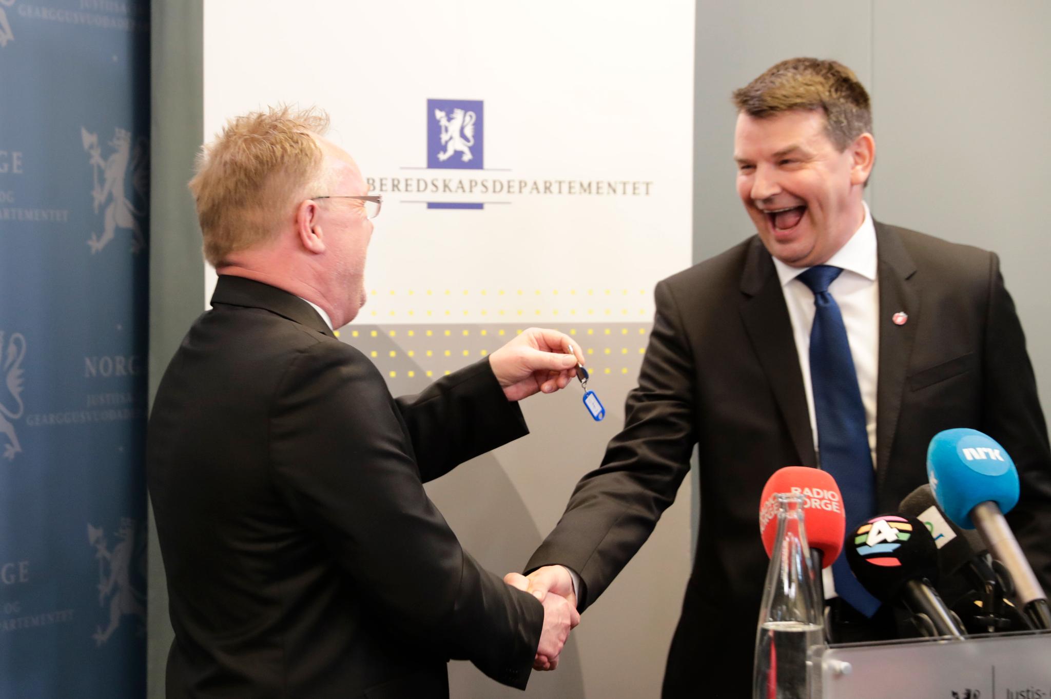Tor Mikkel Wara overtok stafettpinnen fra den midlertidige justisministeren Per Sandberg onsdag ettermiddag.s