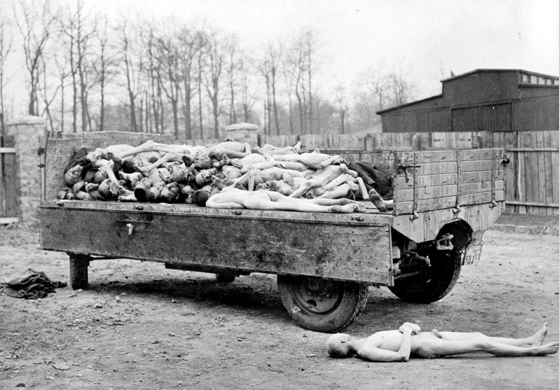 Døde fanger i den tyske konsentrasjonsleiren Buchenwald. Flere hundre norske studenter og jøder ble sendt hit under krigen. Mange av dem døde.