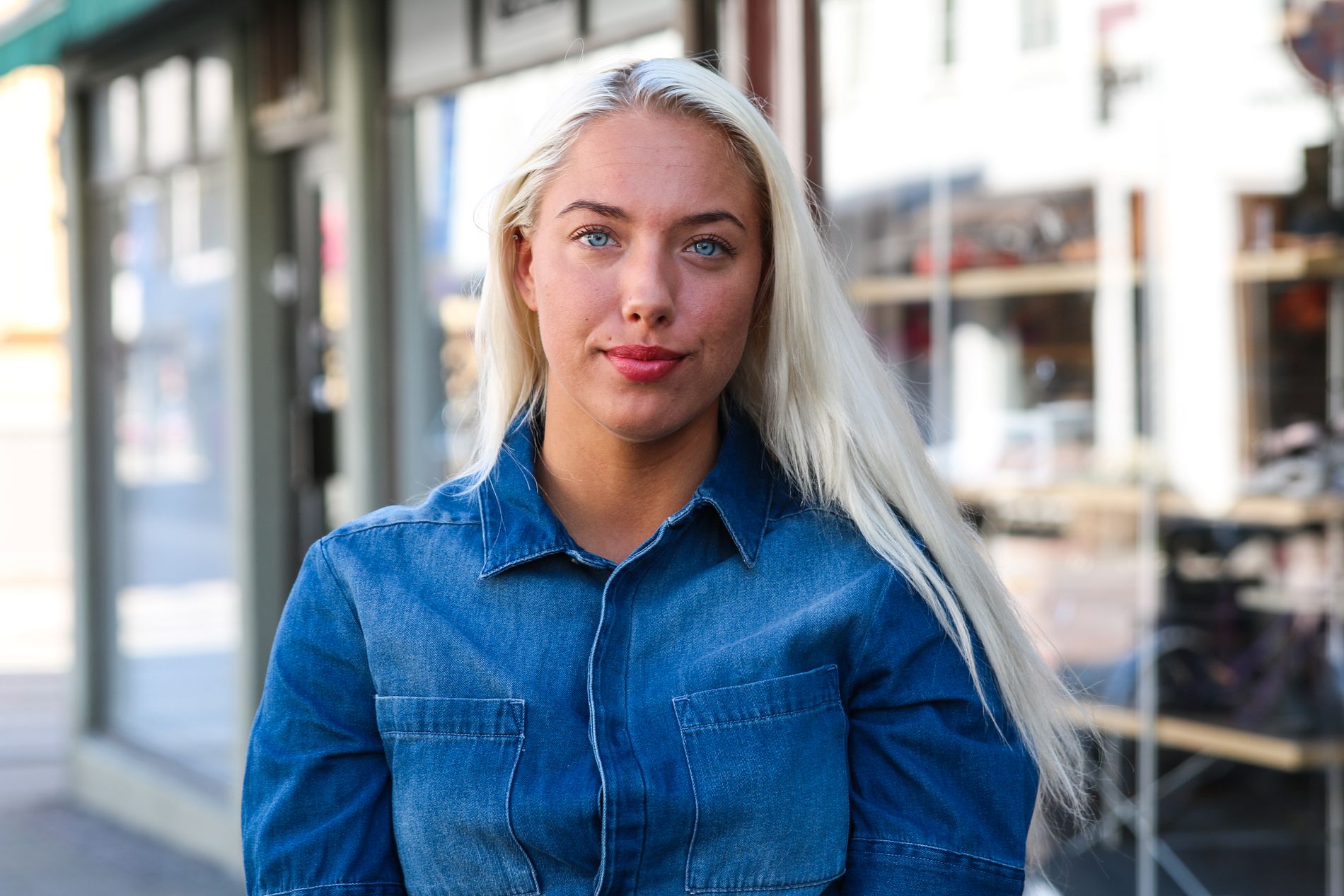 Charlotte Frivold Fredriksen (22) fra Kristiansand er blitt mer oppmerksom på hva hun gir av informasjon på nettet. 