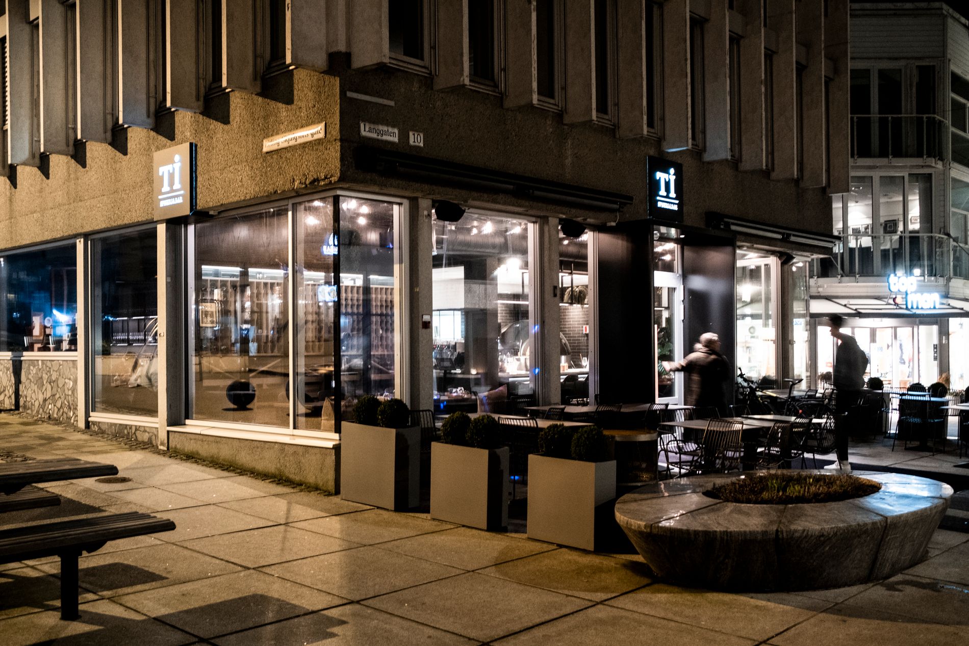 Ti Spiseri & Bar i Sandnes sentrum åpner sakte men sikkert opp igjen.