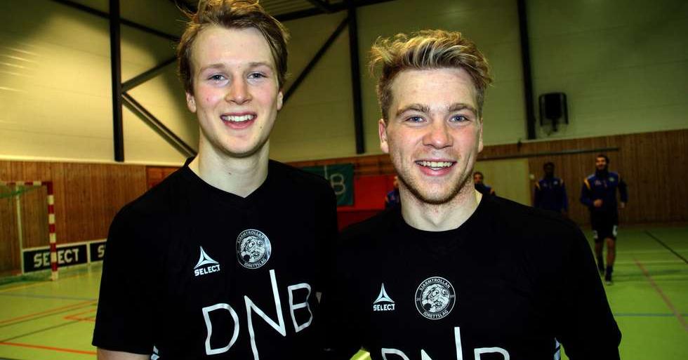  SERIEÅPNER I HELGEN: Sjarmtrollan-spillerne Jonas Nikolaisen Simonsen (til høyre) og Geirald Meyer.