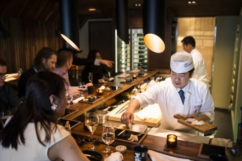 OMAKASE: Sushi et par hakk over take-away-nivå fås hos Omakase. Her fra da restauranten ble åpnet for en kveld tidligere i år.
