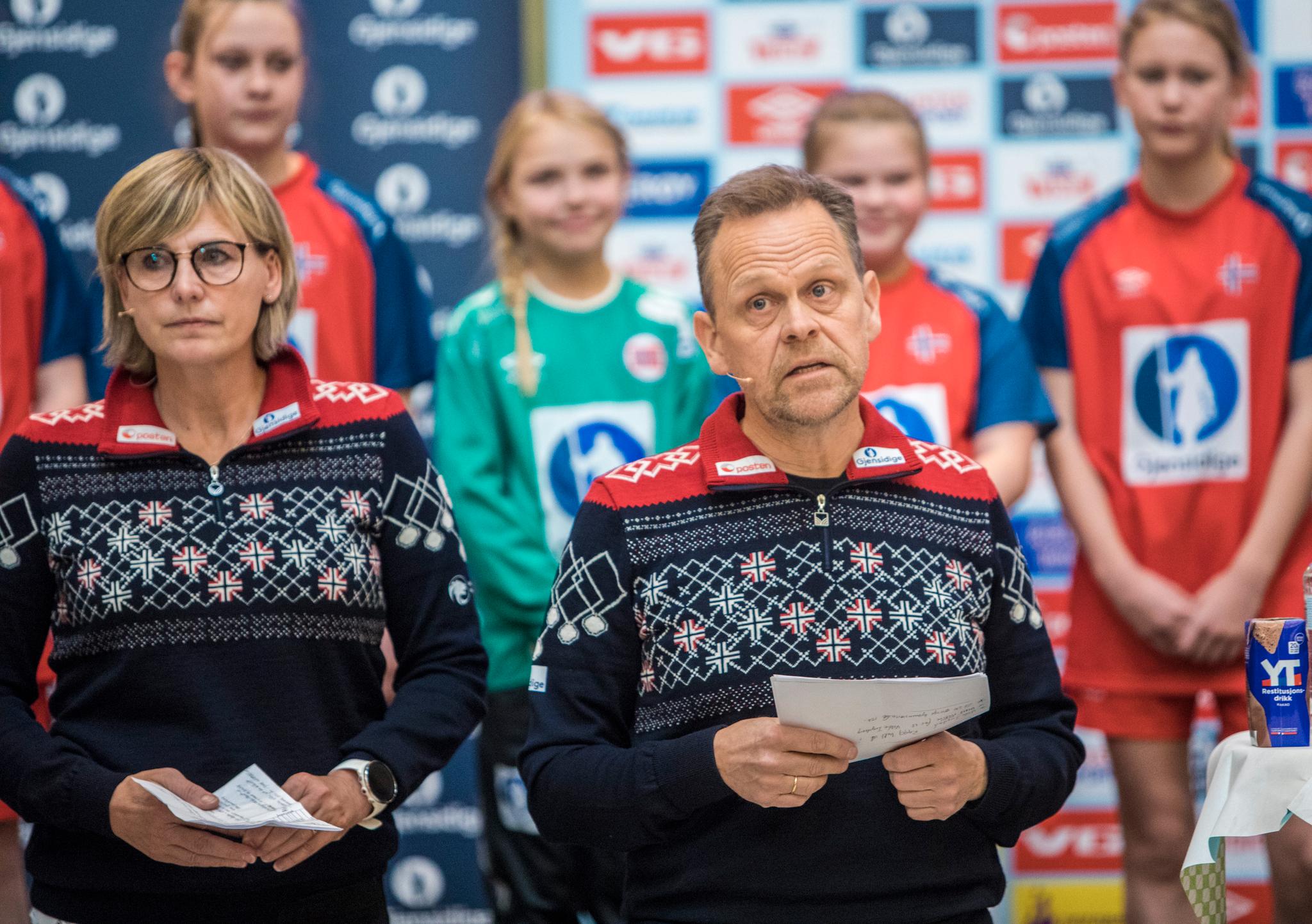 Nå skal navnene ut. Mia Hermansson Högdahl og Thorir Hergeirsson  kom med VM-troppen på mandagens pressekonferanse. 