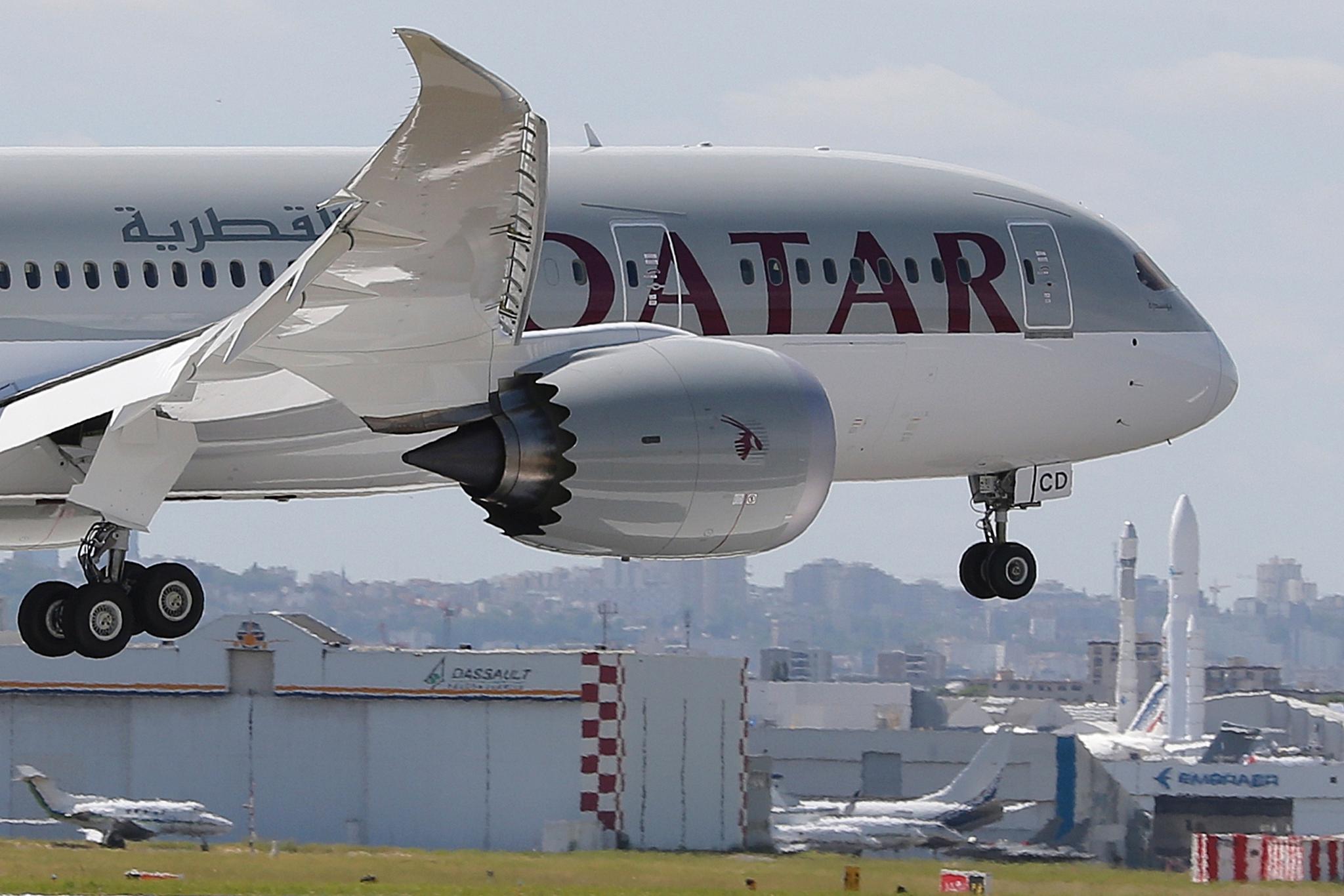 Qatar Airways har innstilt alle flyvninger til fastlandet i Kina på ubestemt tid.