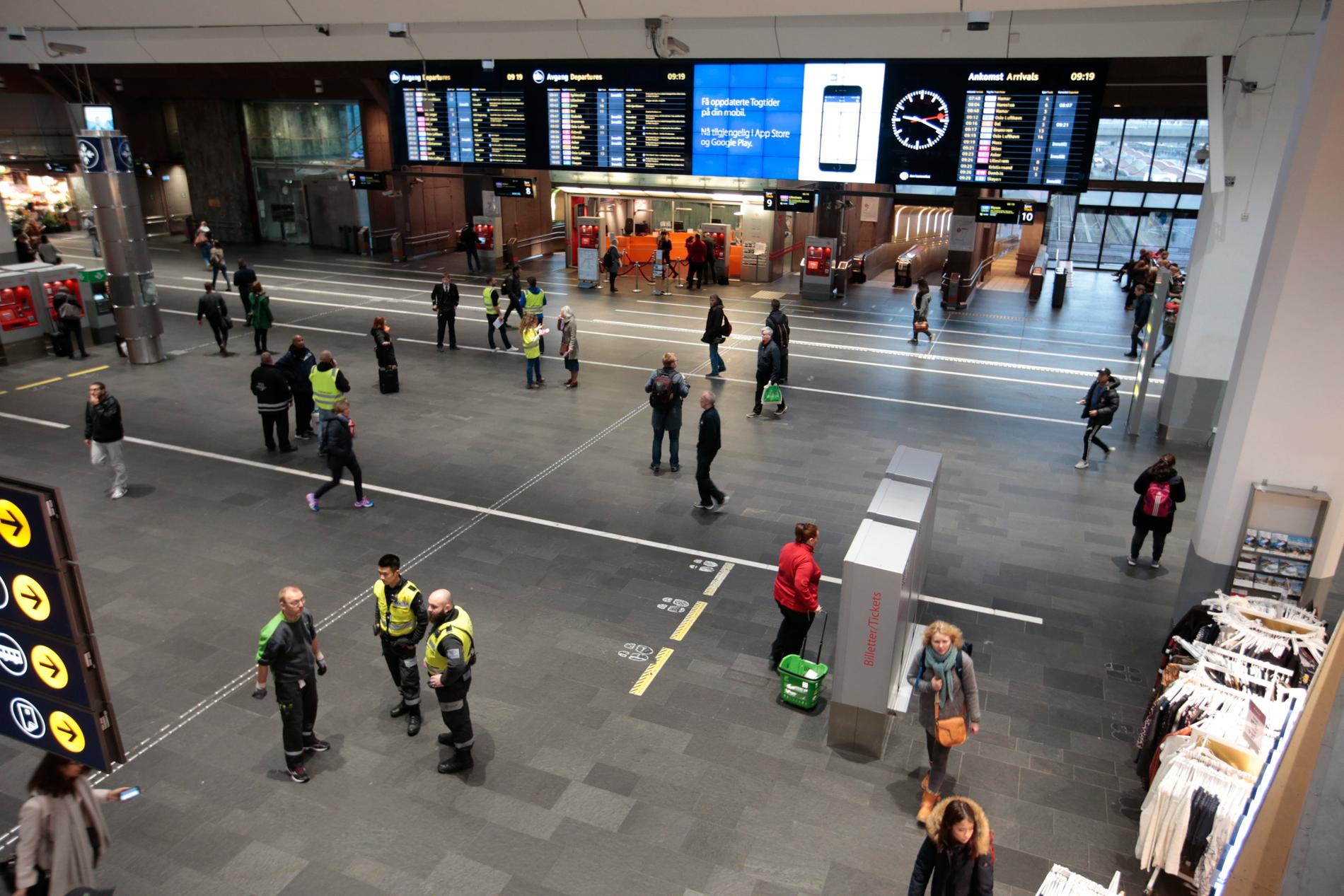 STILLE: Togstreiken fortsetter. På Oslo S er det få togreisende.