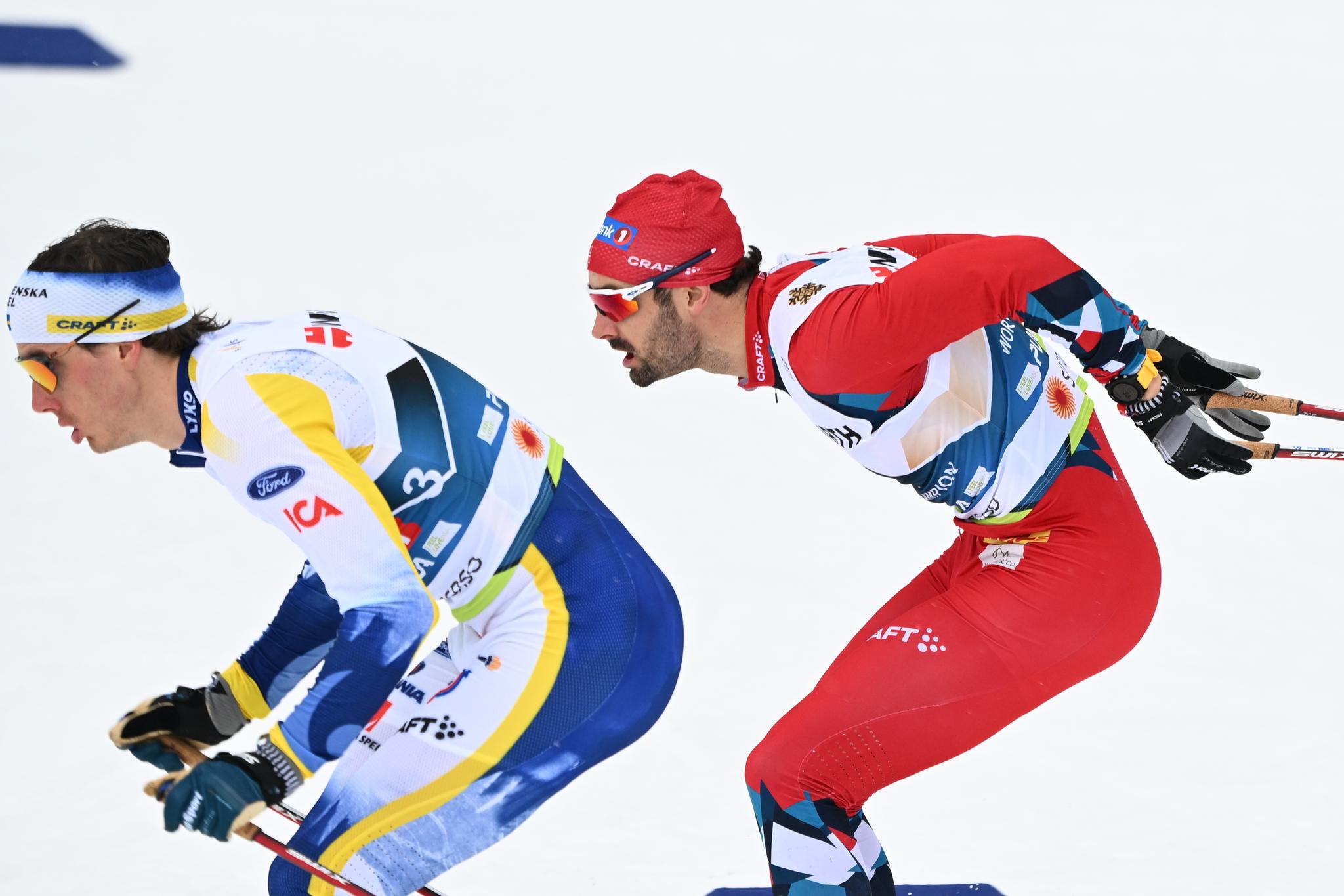 STARTMANN: Hans Christer Holund (t.h.) gikk Norges førsteetappe på VM-stafetten.