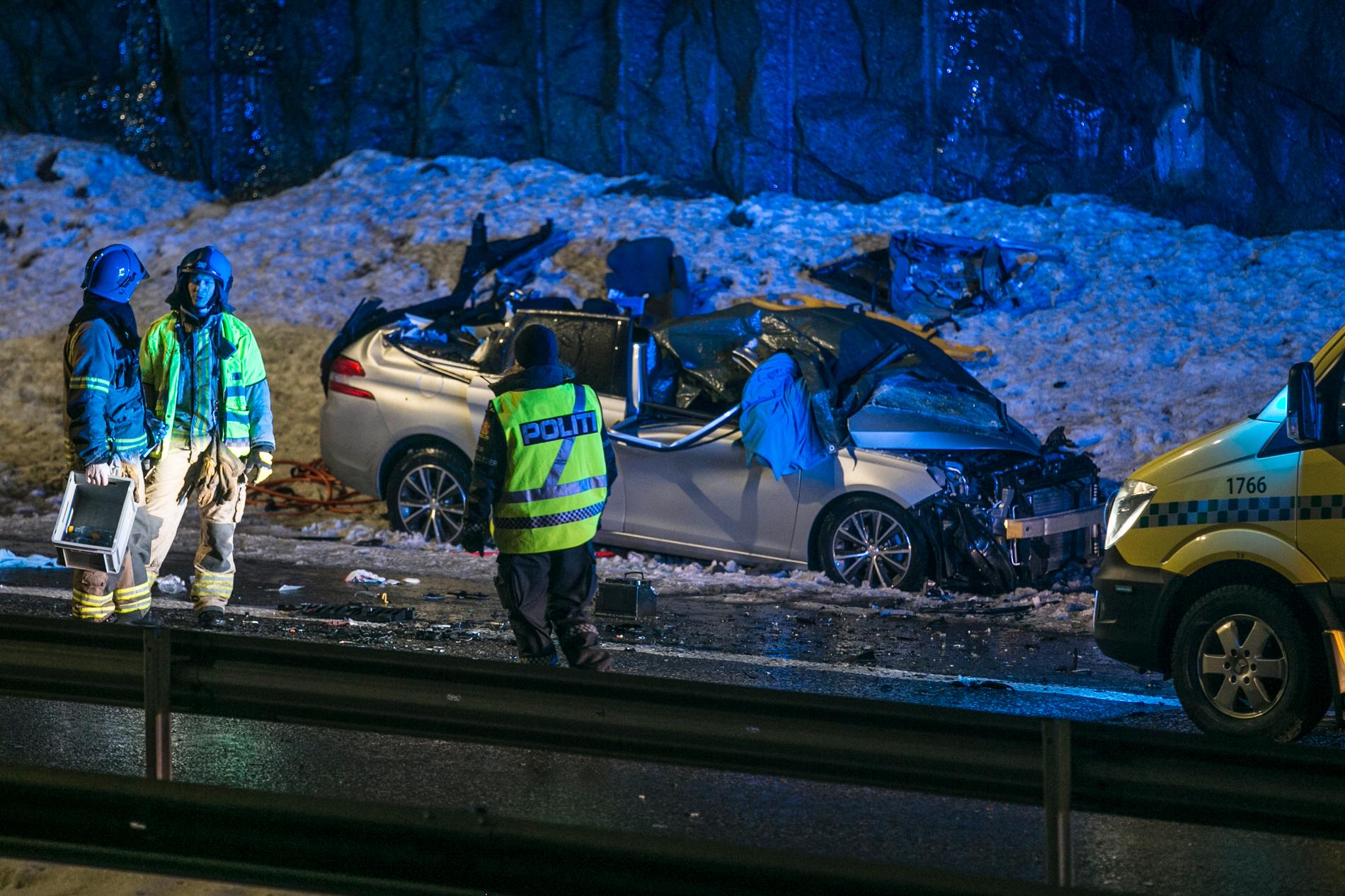 En 47 år gammel mann mistet livet i frontkollisjonen på E18 mellom Larvik og Porsgrunn. 21-åringen som kjørte den andre bilen er fortsatt på sykehus og blir ikke varetektsfengslet.
Foto: Trond Reidar Teigen / NTB scanpix
