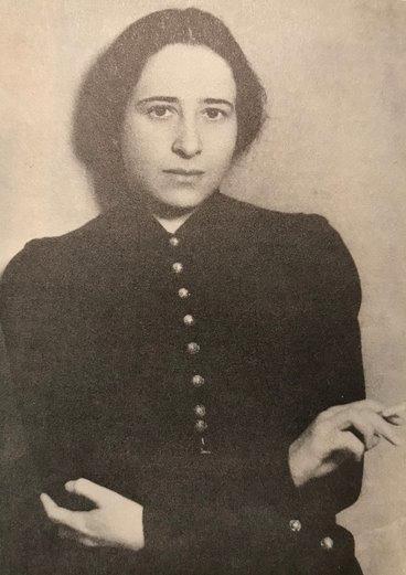 Portrettfotografi av Hannah Arendt i 1933. 