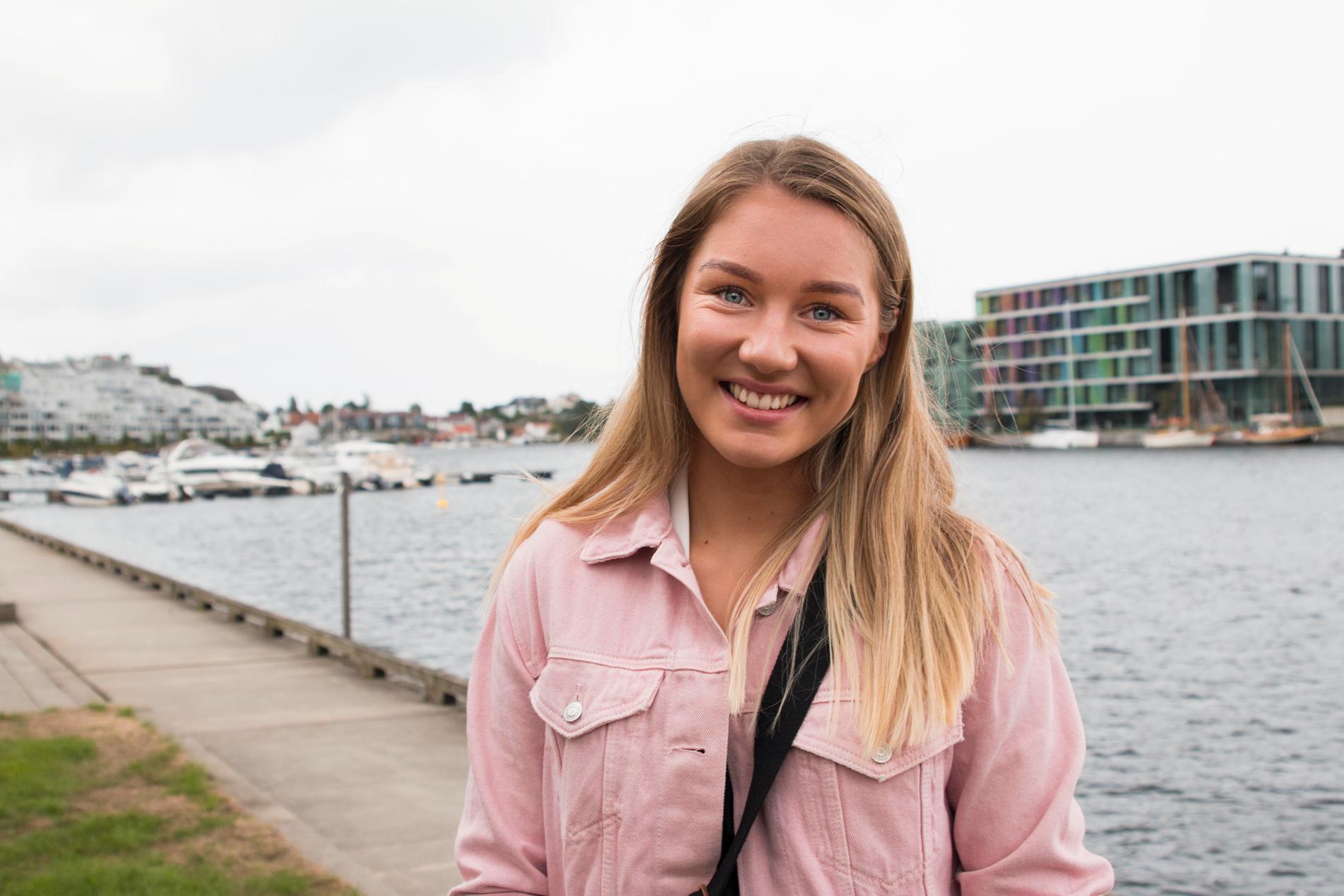 Karoline Olsen fra Kristiansand forteller at siden hun var liten har drømmen vært å satse på håndball, noe som har ført til annerledes prioriteringer enn vennene sine. 