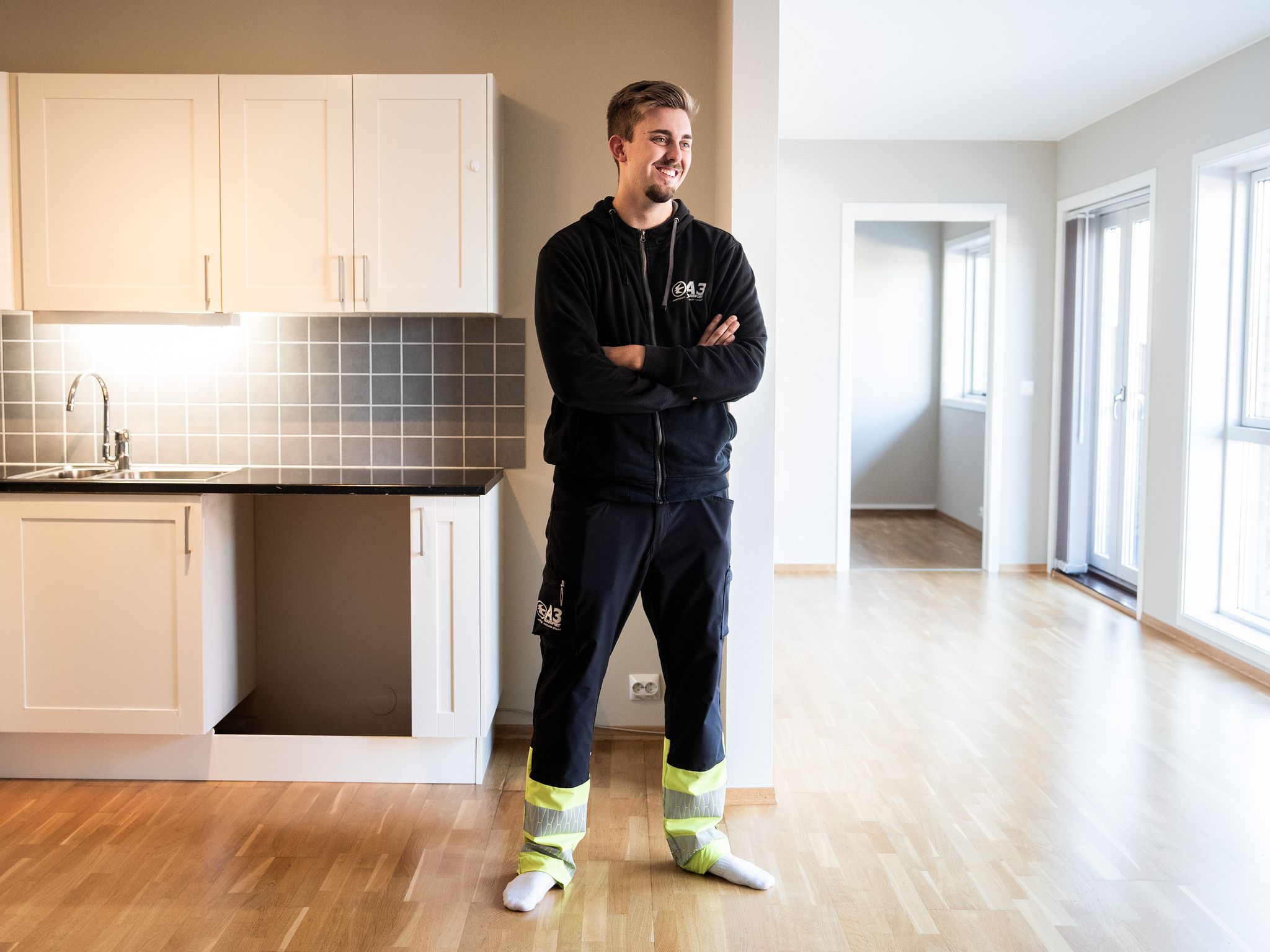 23 år gamle Ivan Notvik fra Oltedal er strålende fornøyd med å være boligeier i Bryne sentrum.