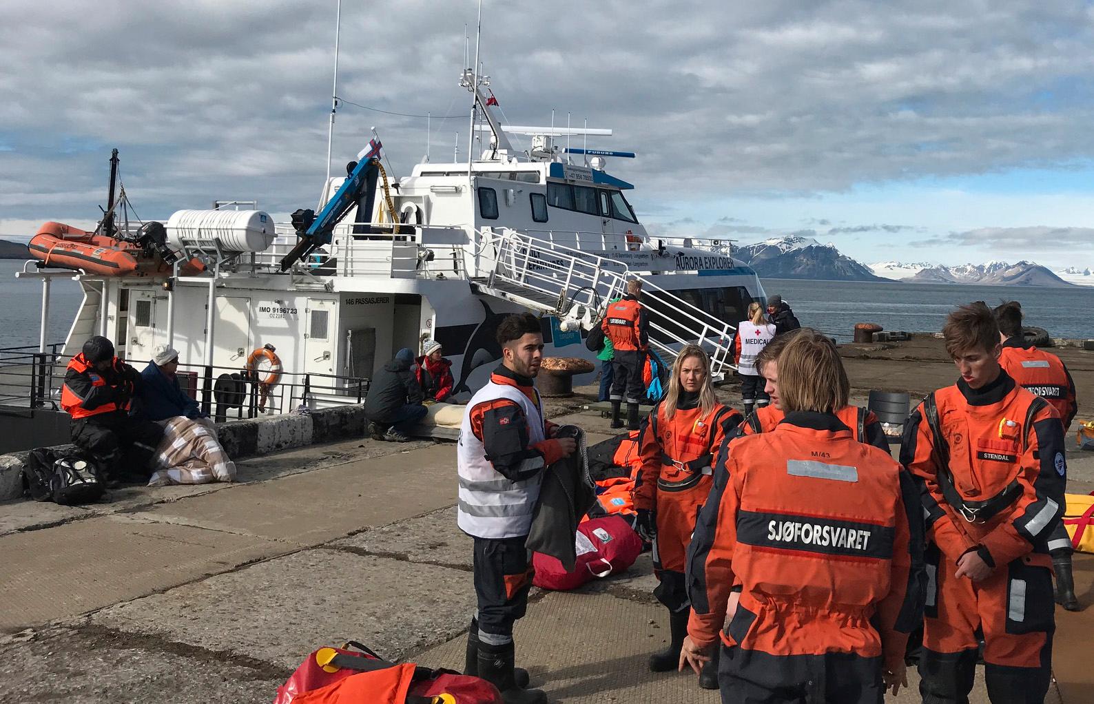 35 personer kom til skade da katamaranen Aurora Explorer kolliderte med kaia i Barentsburg på Svalbard søndag formiddag. Foto: Sysselmannen på Svalbard / NTB scanpix
