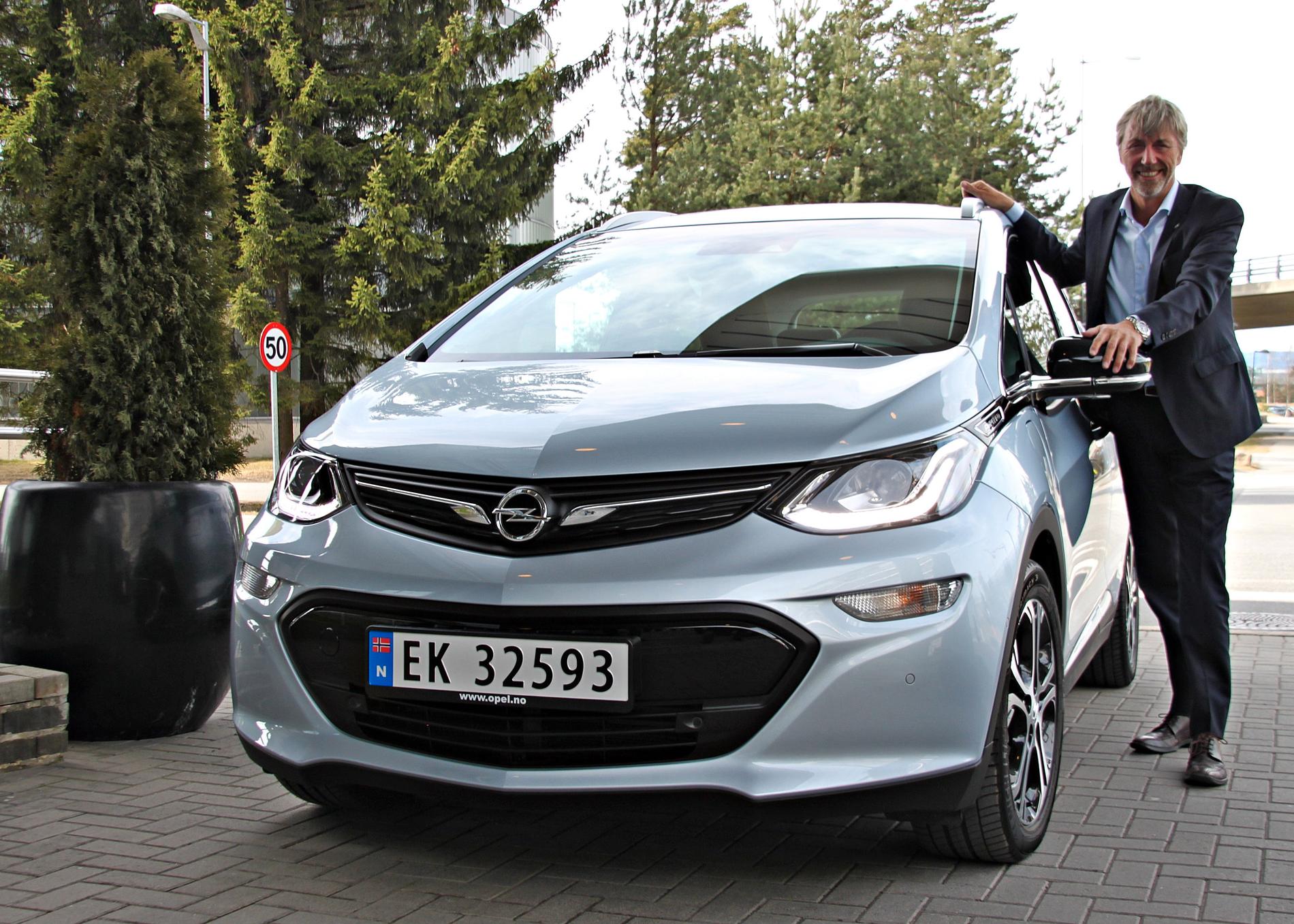 ORDREBUNKE: Bernt G. Jessen i Opel har en ordrebunke på over 4000 kunder til Ampera-e. 