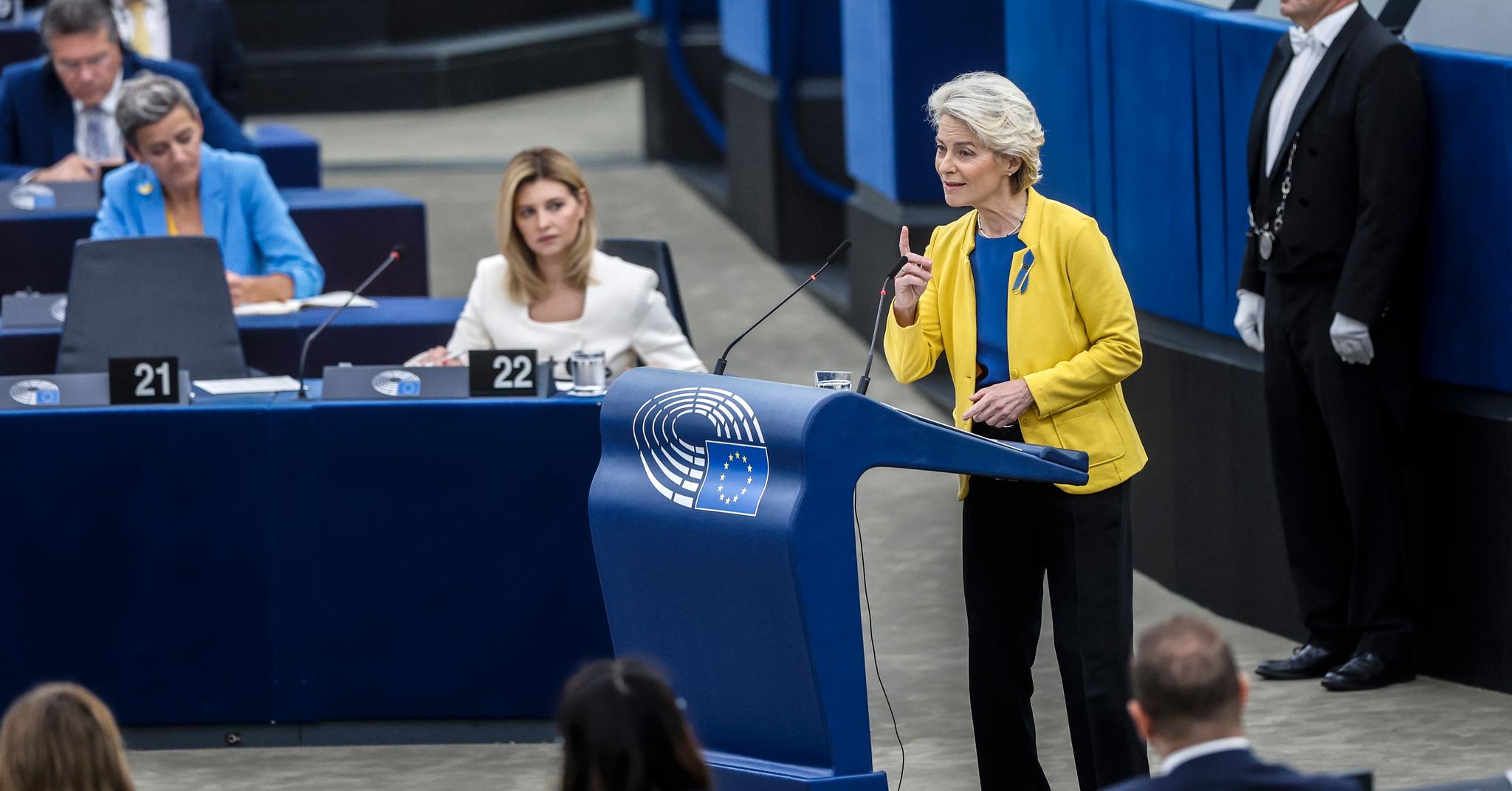 Ukrainas førstedame Olena Zelenska var til stede på første rad i Europaparlamentet onsdag. EU-kommisjonens president Ursula von der Leyen holdt talen om unionens tilstand.