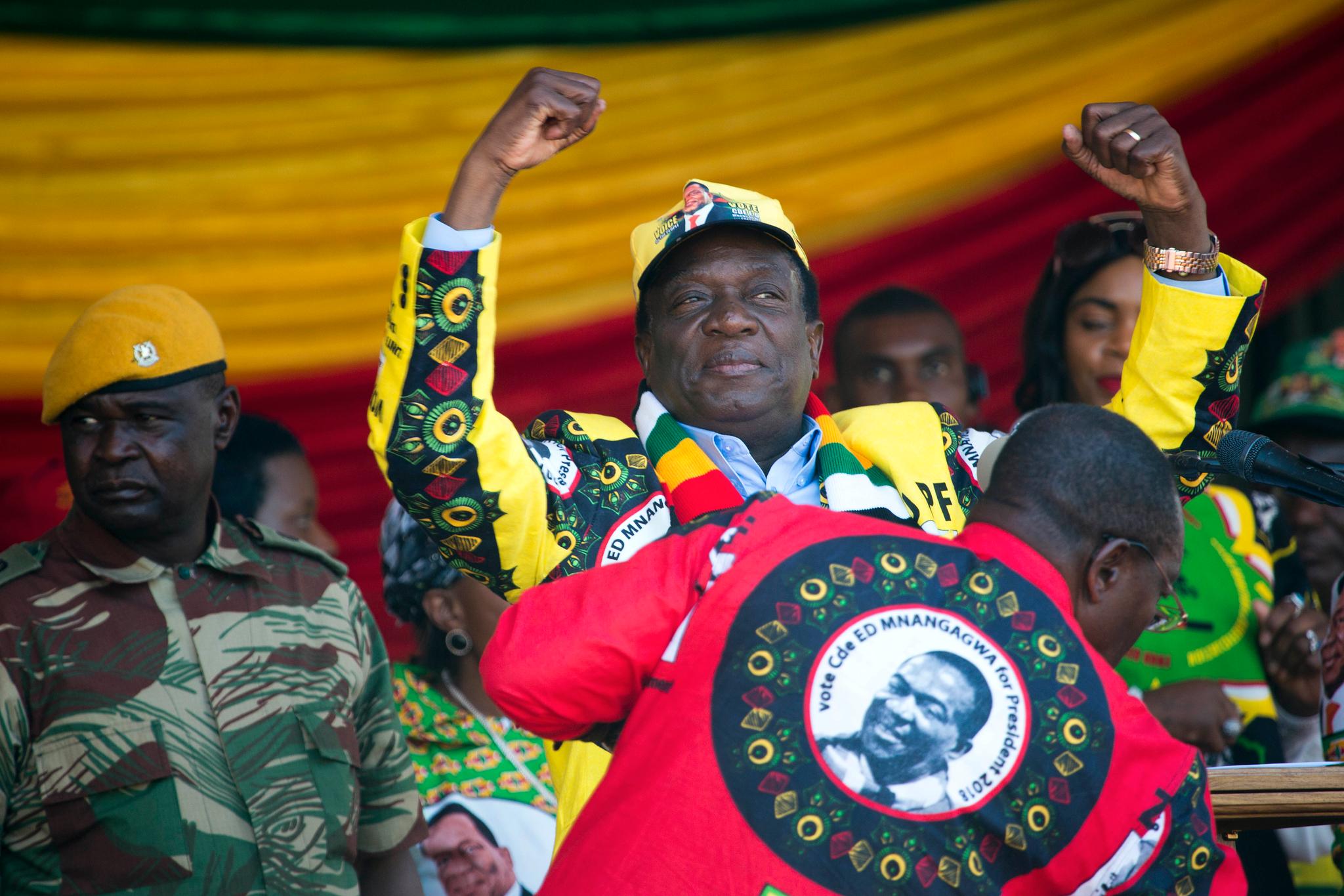 Emmerson Mnangagwa har vært fungerende president i Zimbabwe siden Robert Mugabe gikk av etter 30 år ved makten i fjor høst.