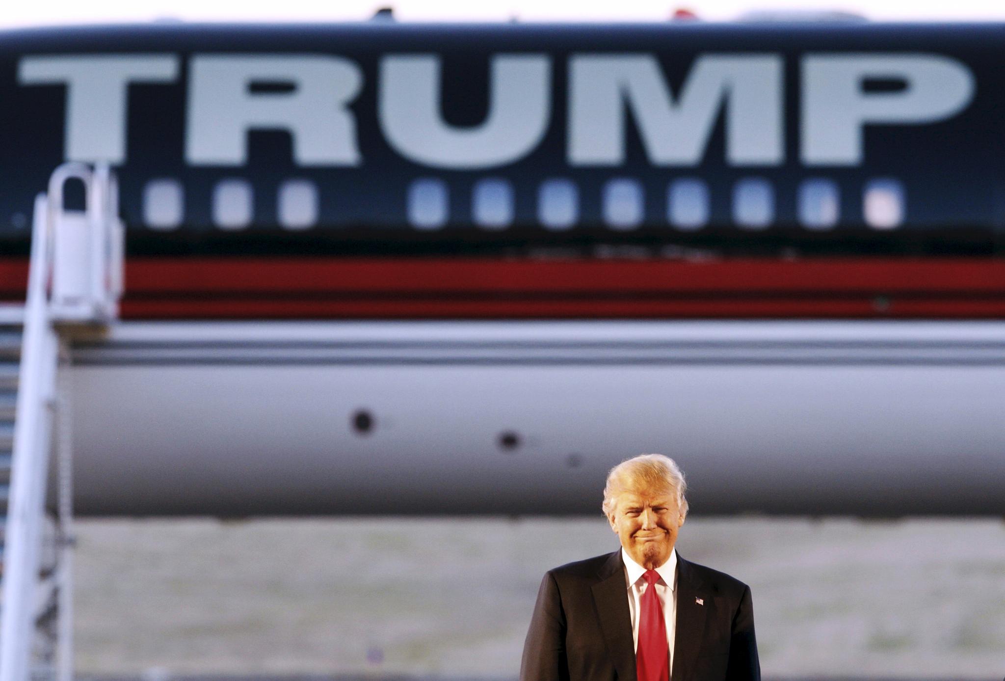 Donald Trump reiser foreløpig rundt i eget fly, men håper på Air Force One.