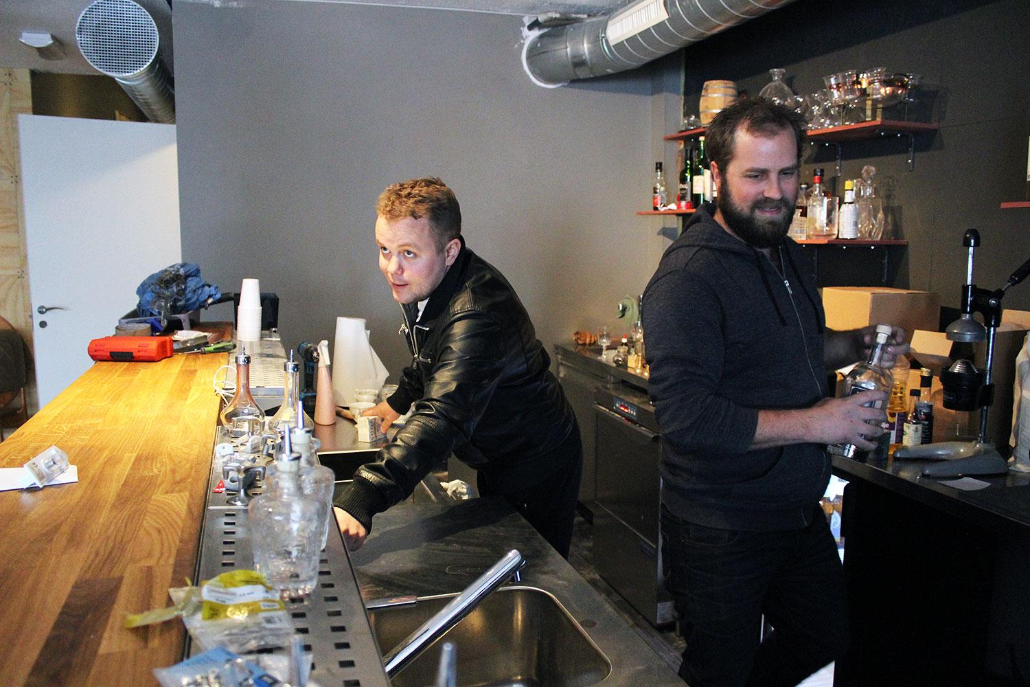 André Kvilhaug og Truls Thomsen åpner baren Pjolter & Punsj i Bakkegata 16. mai. 