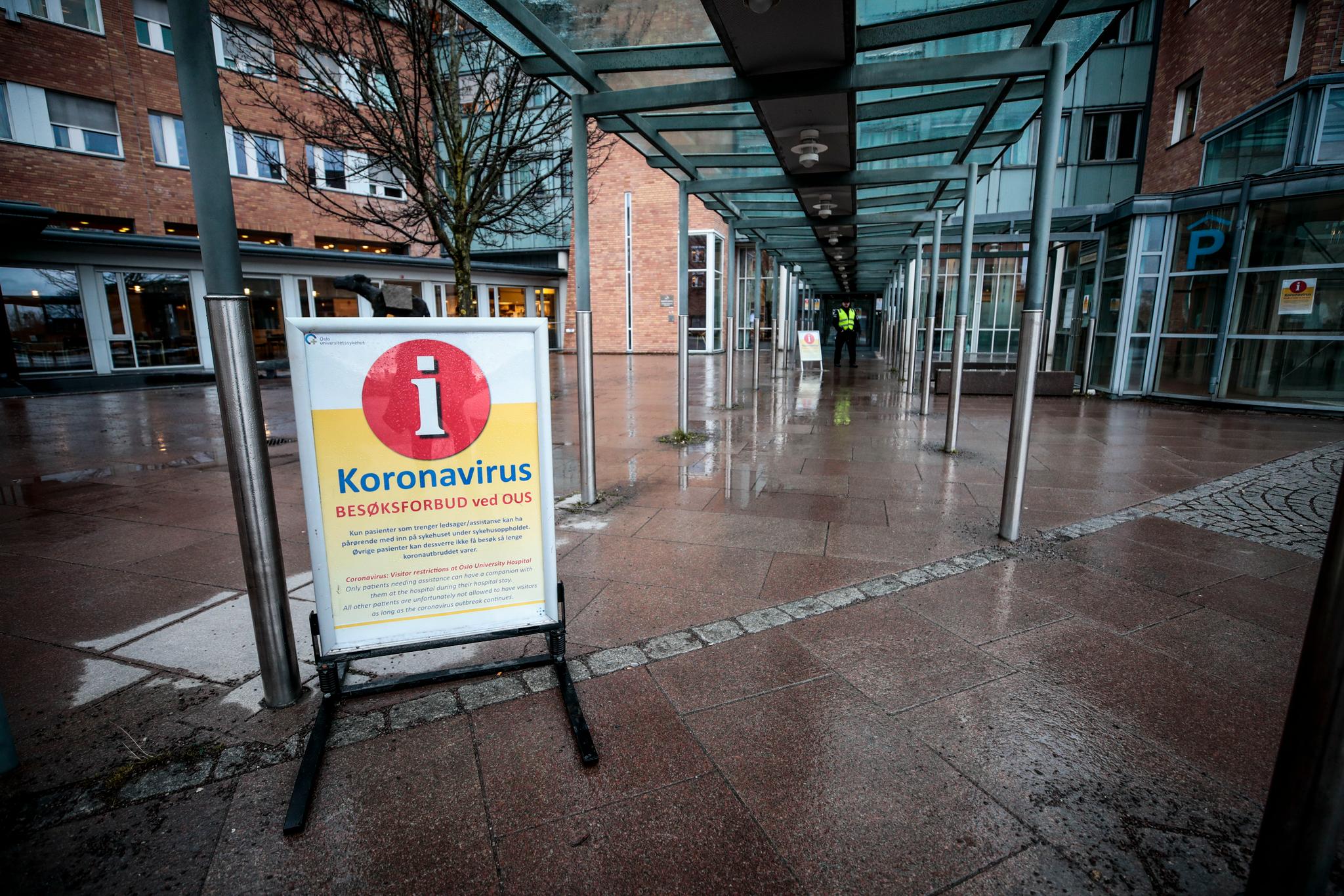 Oslo universitetssykehus har i sommer 74 svenske vikarer i jobb ved sine sykehus. Ingen av dem er testet for korona. Nå snur regjeringen og innfører dobbel obligatorisk testing. 