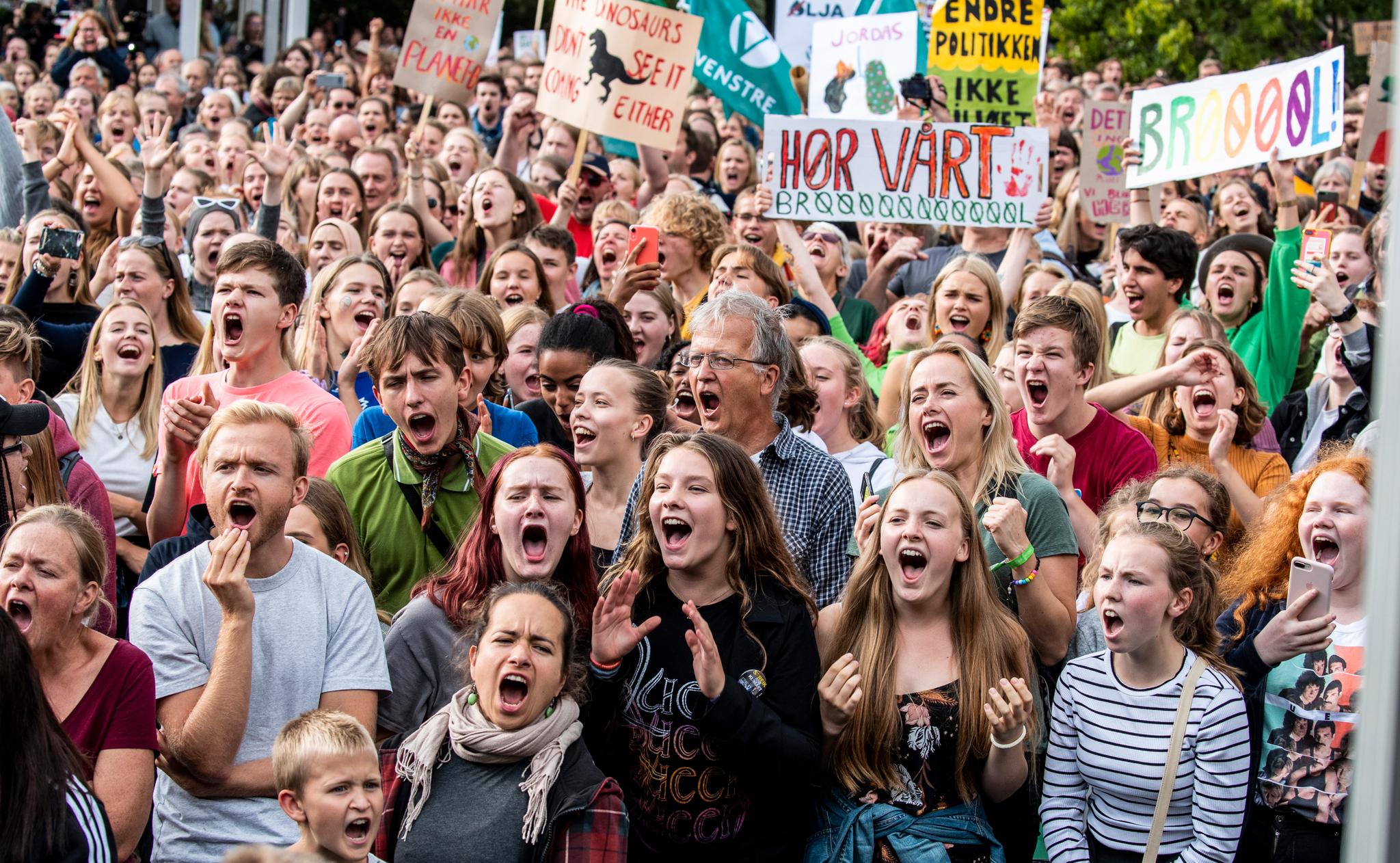 Voksenstrategien vil være å overøse de unge klimaaktivistene  med håp og priser, men ikke gjøre det de ber om, skriver debattanten. Her fra det såkalte «Klimabrølet» i Oslo i juni.