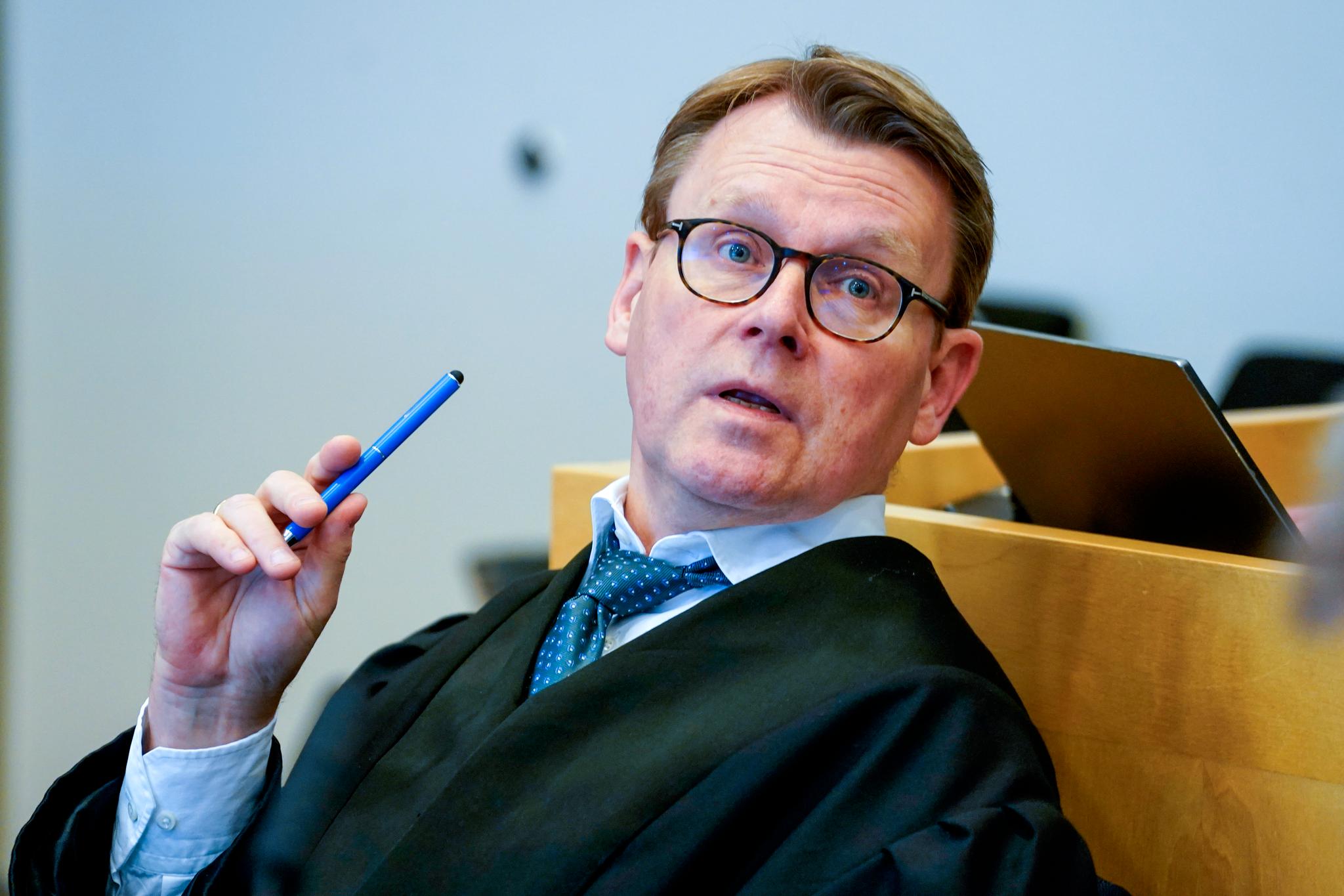 Statsadvokat Johan Øverberg spurte ut flere vitner fredag.