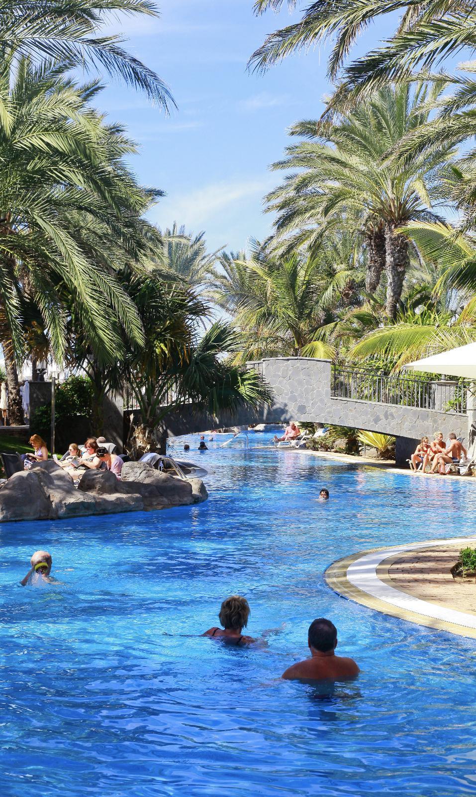 LUKSUS: Ving lanserer nytt luksushotell med suiter, flere badebasseng og egen strandlinje i desember. Dette bildet er fra et barnefritt hotell i Meloneras.
