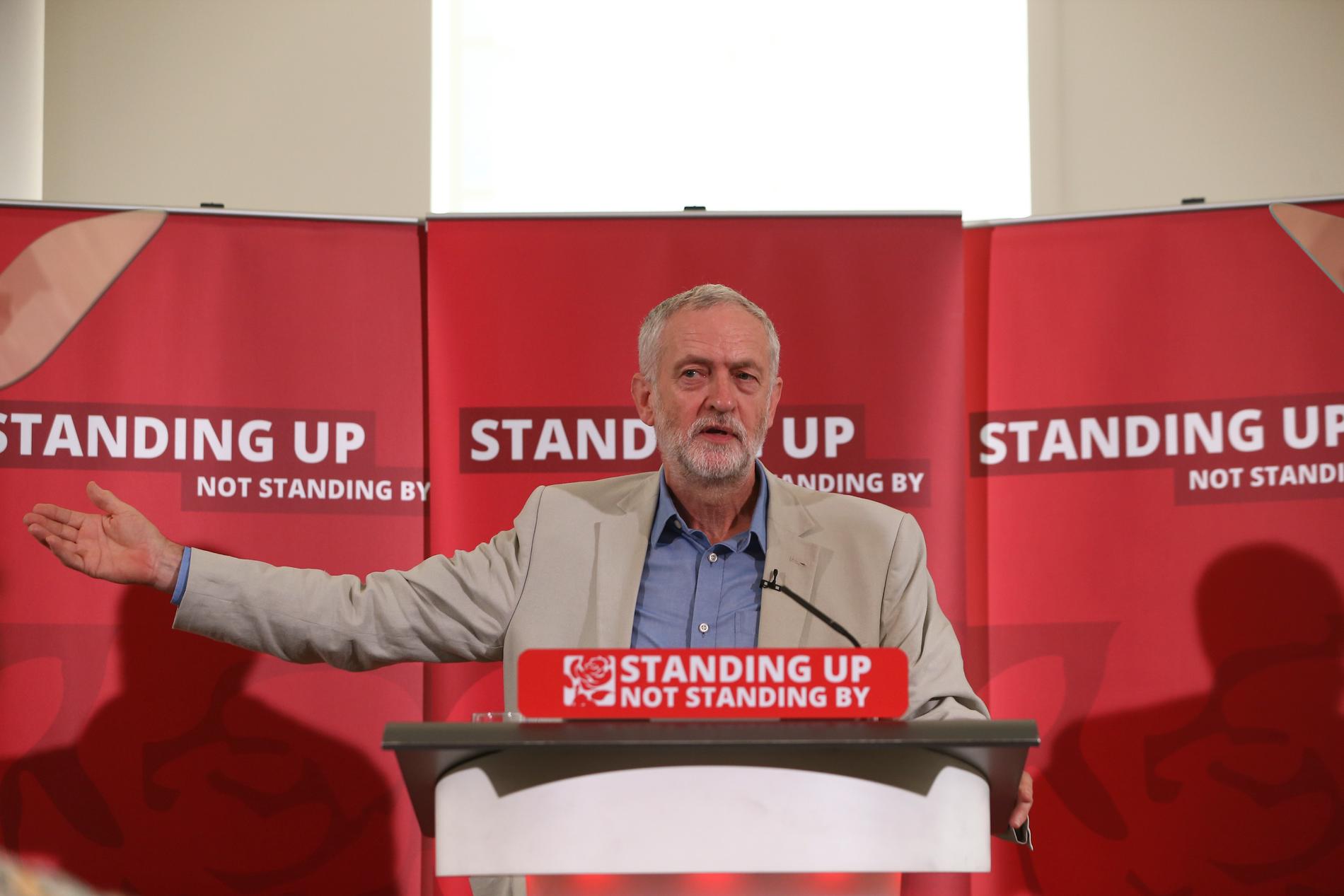 Labours partileder Jeremy Corbyn snakker om framtiden etter britenes nei til fortsatt EU-medlemskap. Presset mot partilederen øker, mange i Labour mener Corbyn var altfor passiv i valgkampen forut for EU-avstemningen.