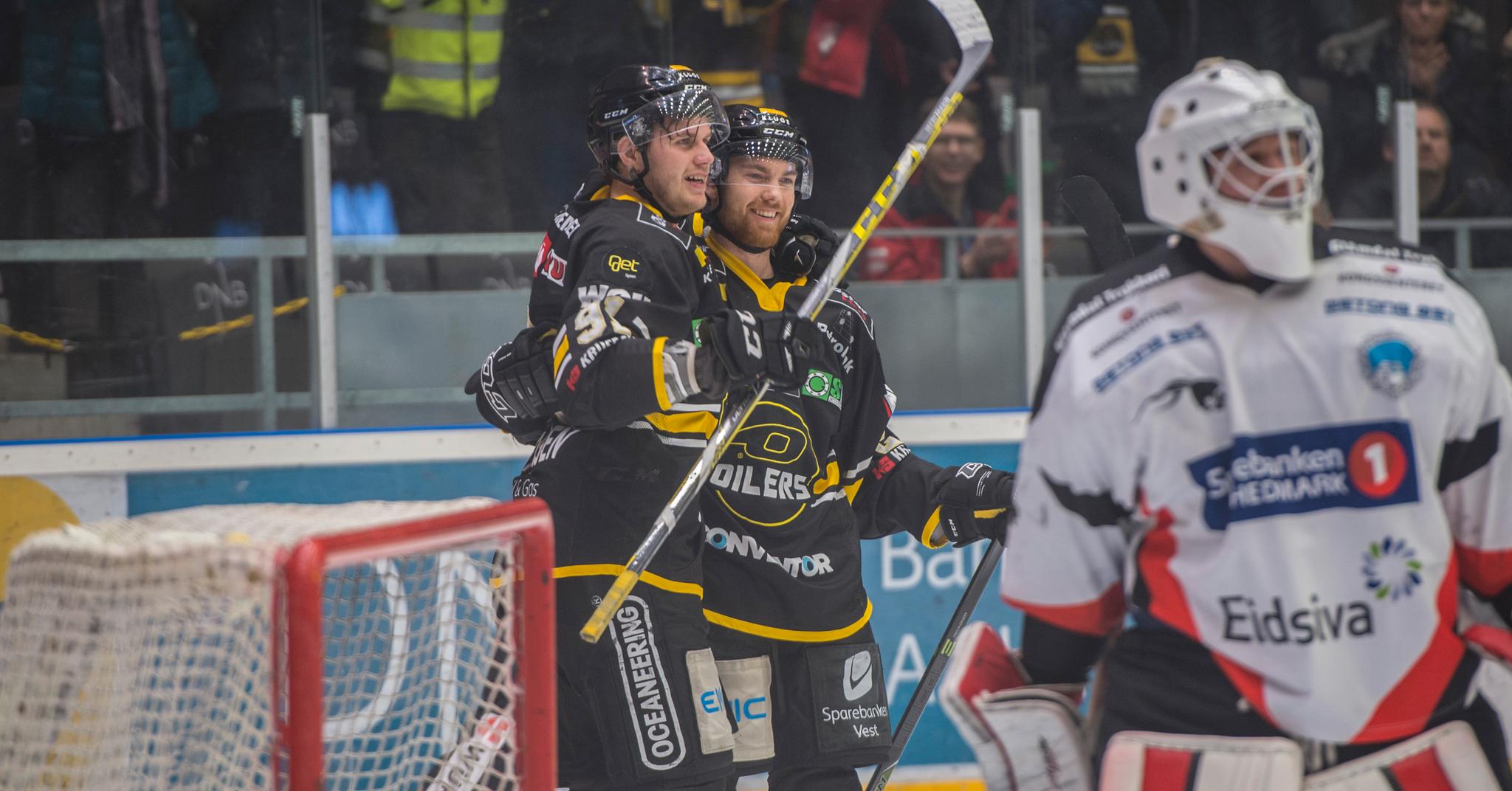 Tommy Kristiansen og Daniel Bøen Rokseth jubler etter den ene av 13 scoringer mot Kongsvinger.