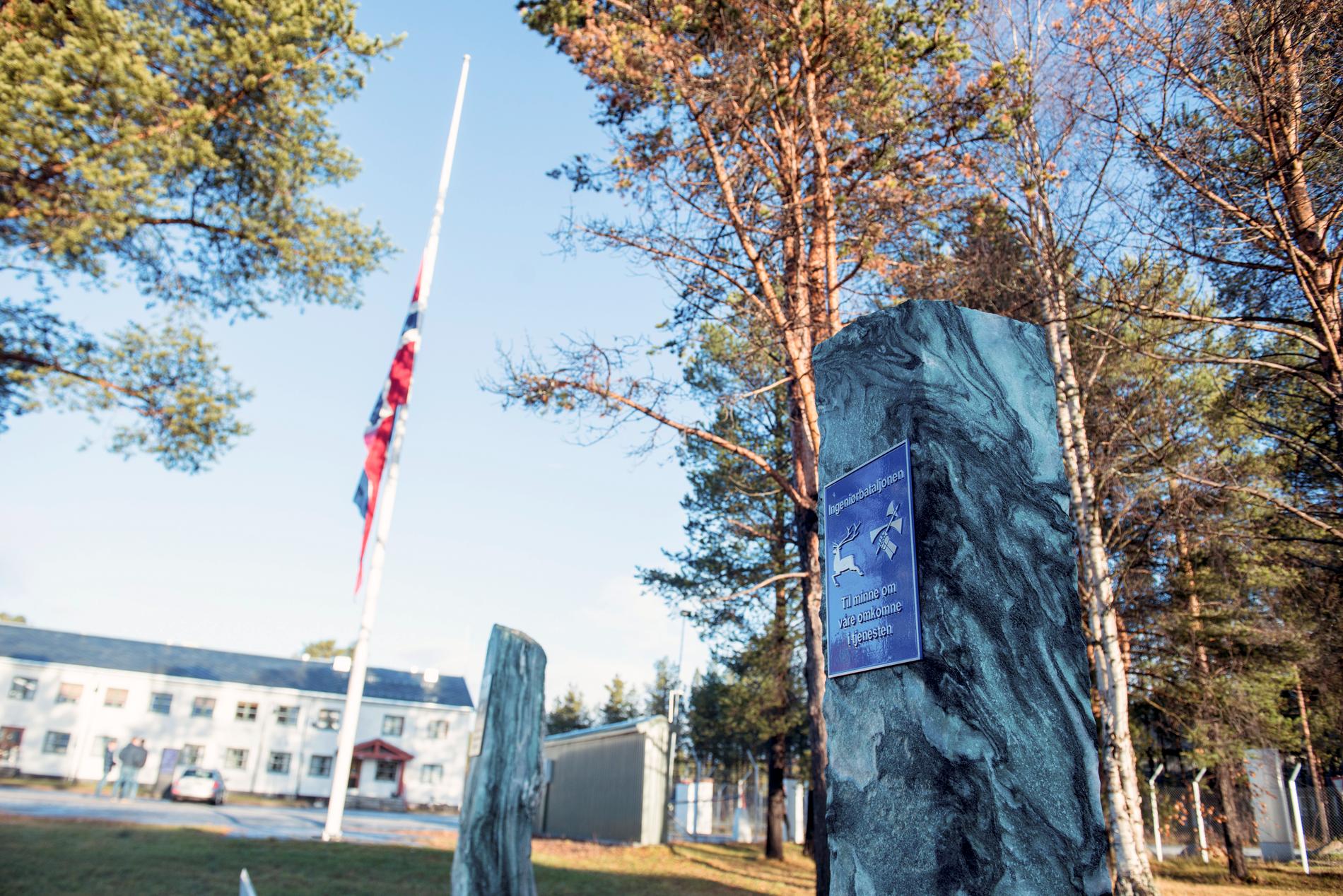 HALV STANG: Ved Skjold leir flagges det på halv stang etter dødsulykken.