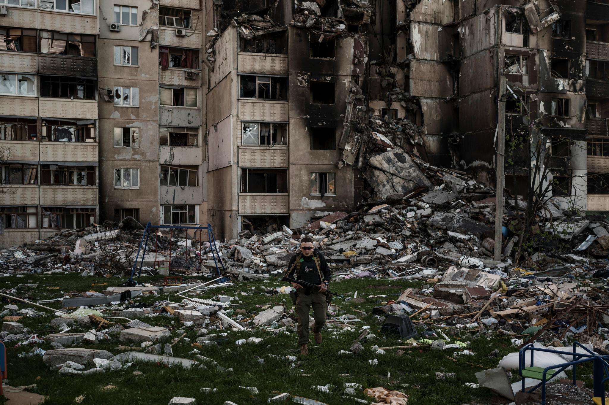 Украинцы бомбят россию. Украина после бомбежки 2022. Разрушенный Грозный. Многоэтажки.