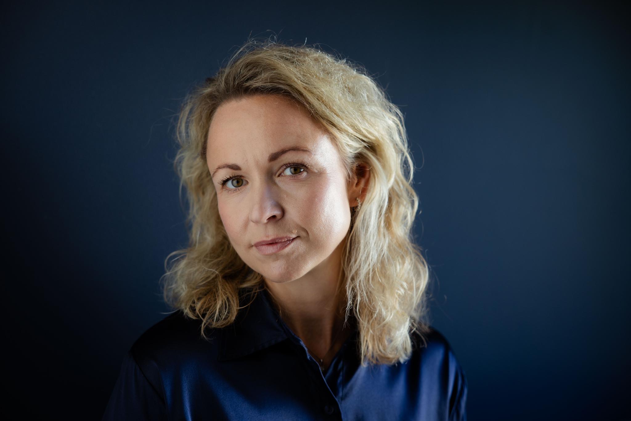 Far tvinger barna til å spise opp maten. Det kan virke mot sin hensikt, mener psykologen.