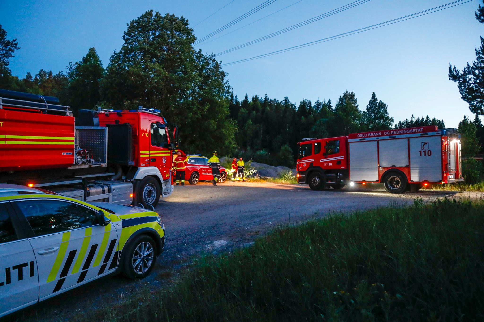 Nødetatene rykket til skogbrann ved Taraldrud trafikkstasjon mandag kveld.